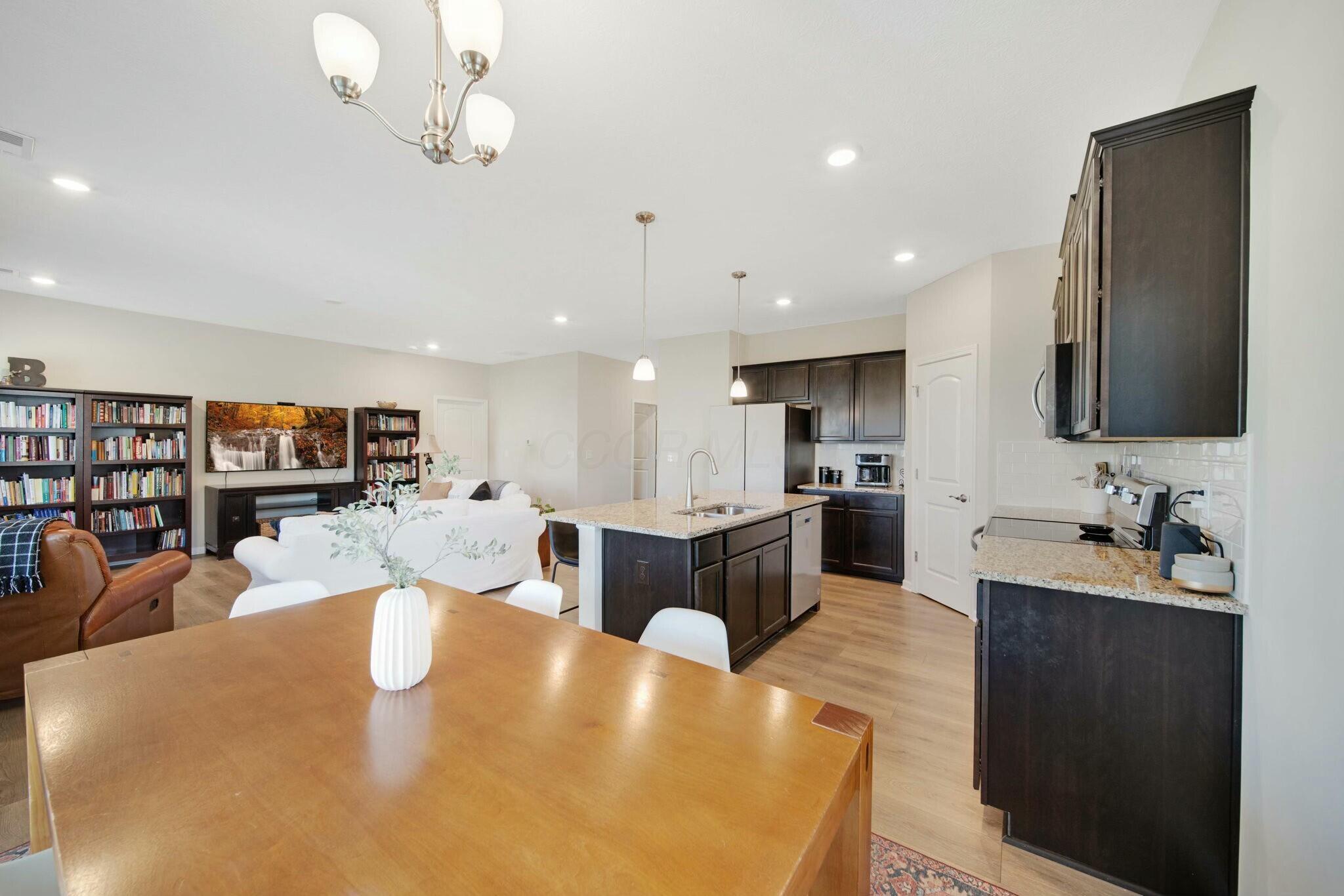 268 Mannaseh Drive W