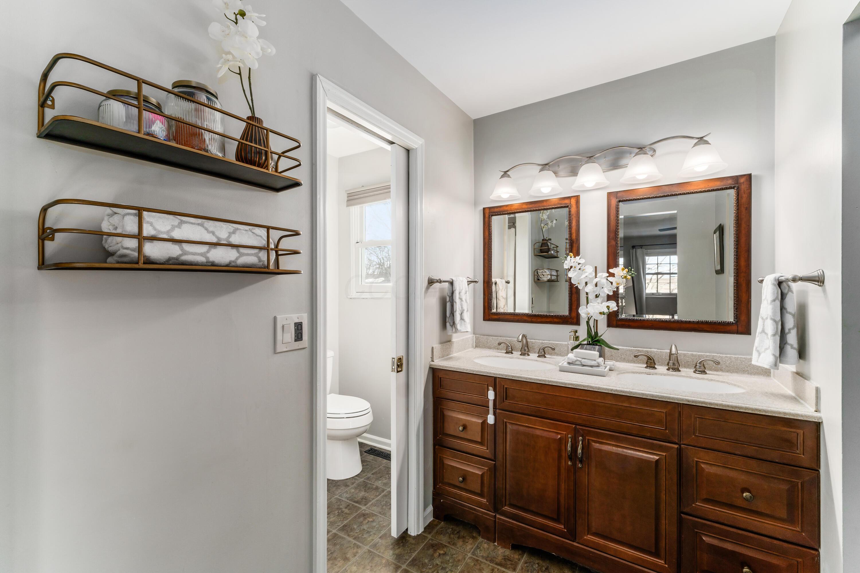 1055 Hepplewhite Street