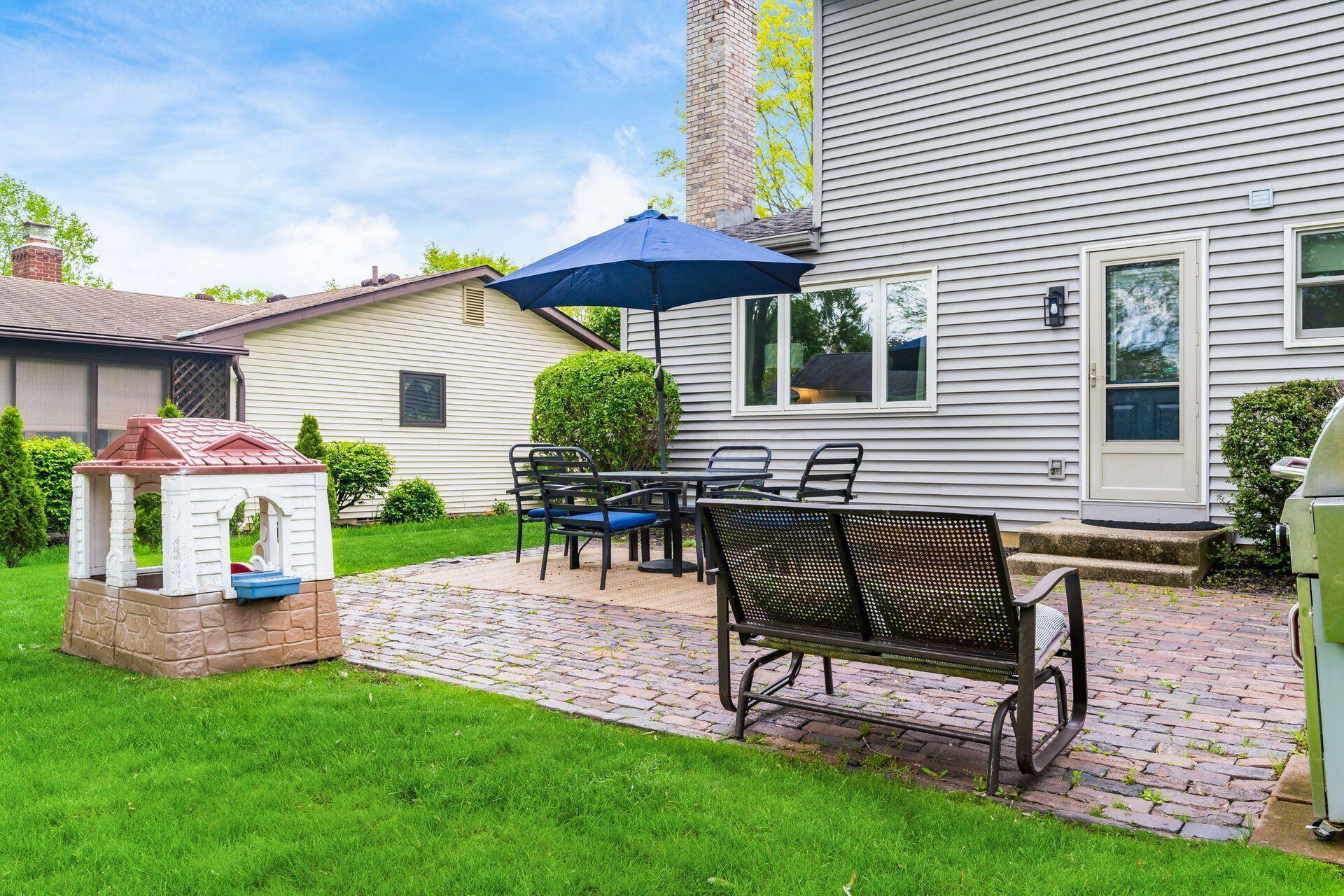 1055 Hepplewhite Street