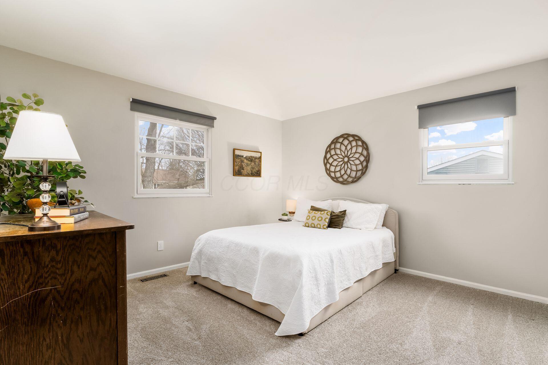 1055 Hepplewhite Street