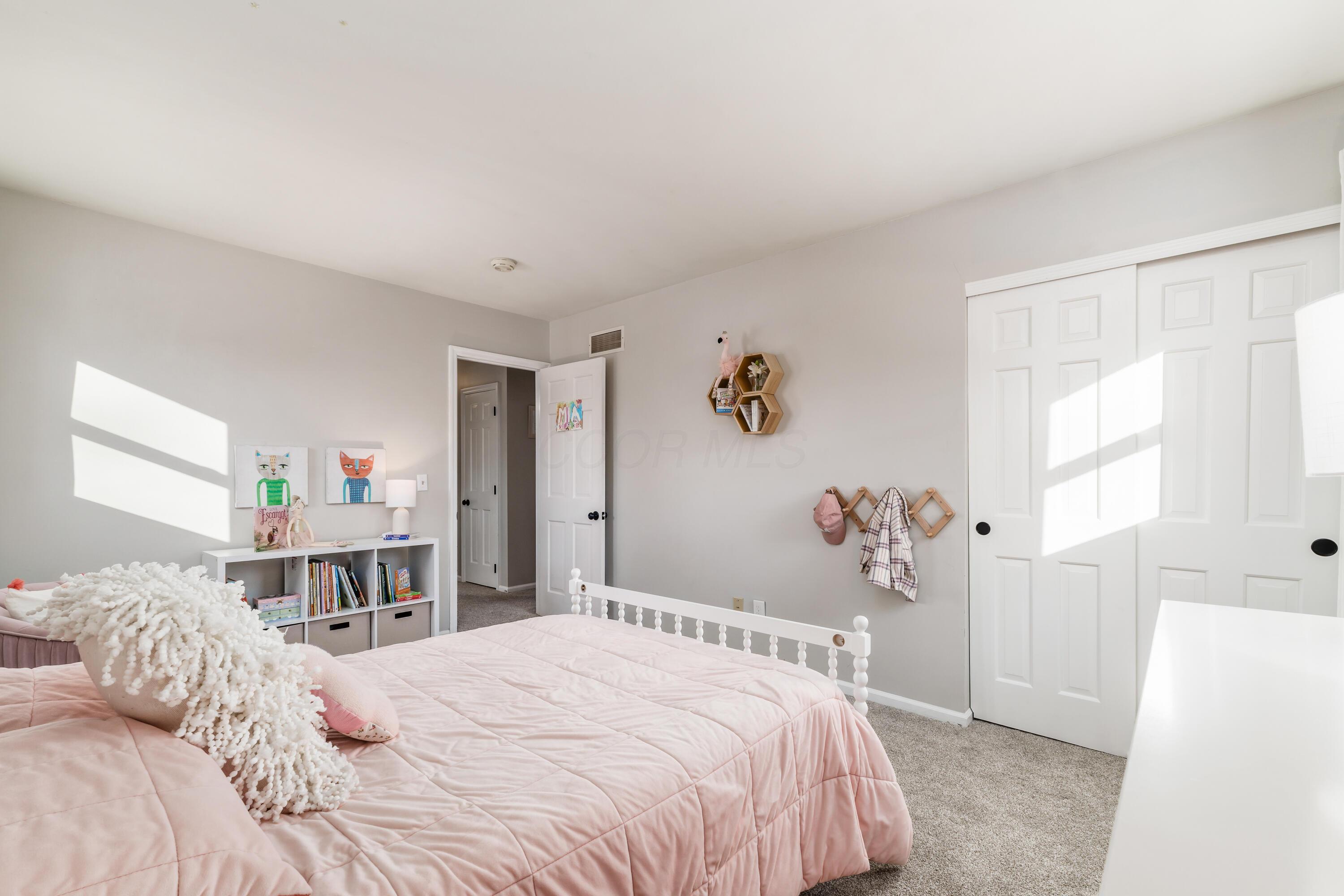 1055 Hepplewhite Street