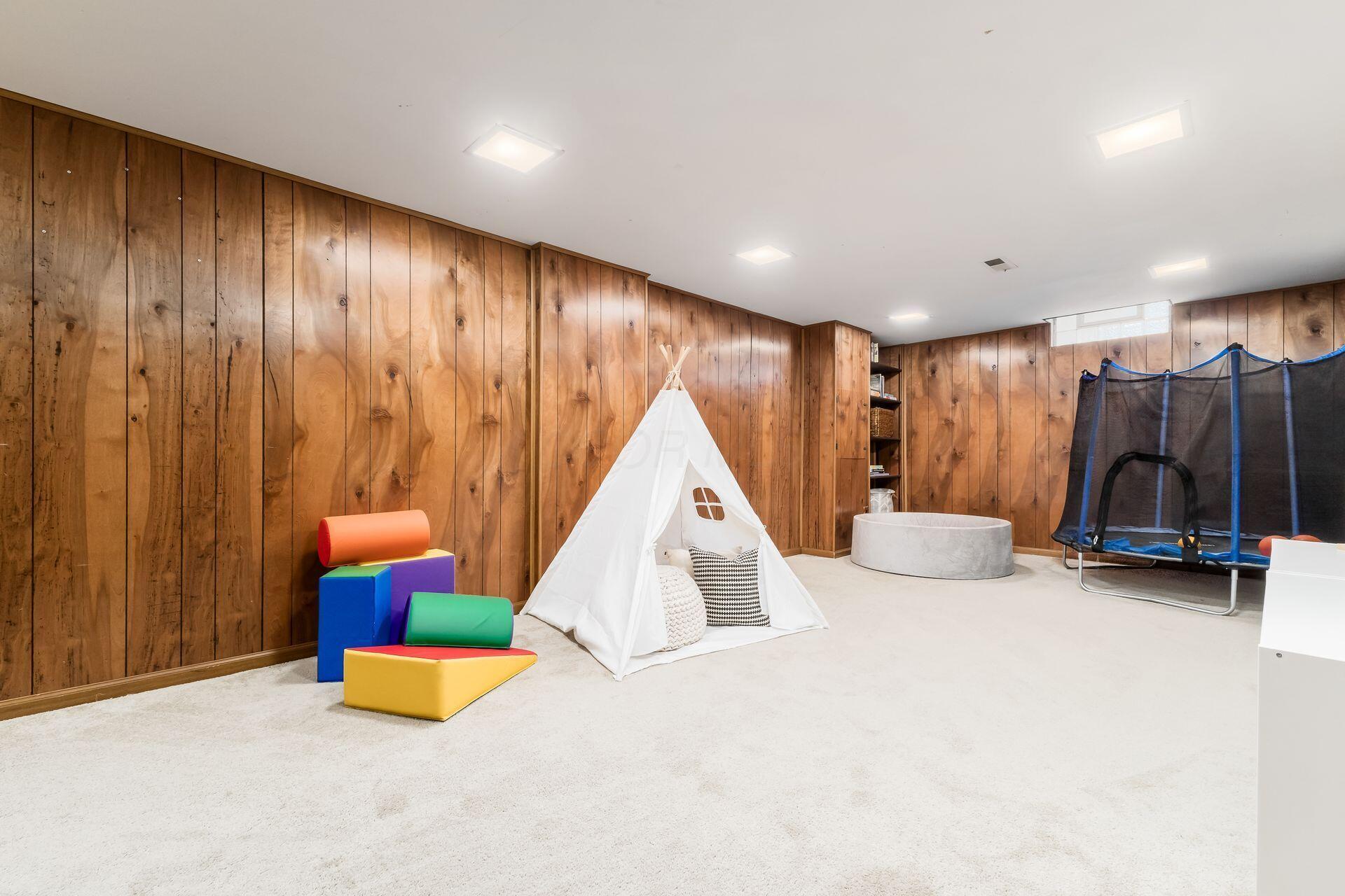 1055 Hepplewhite Street