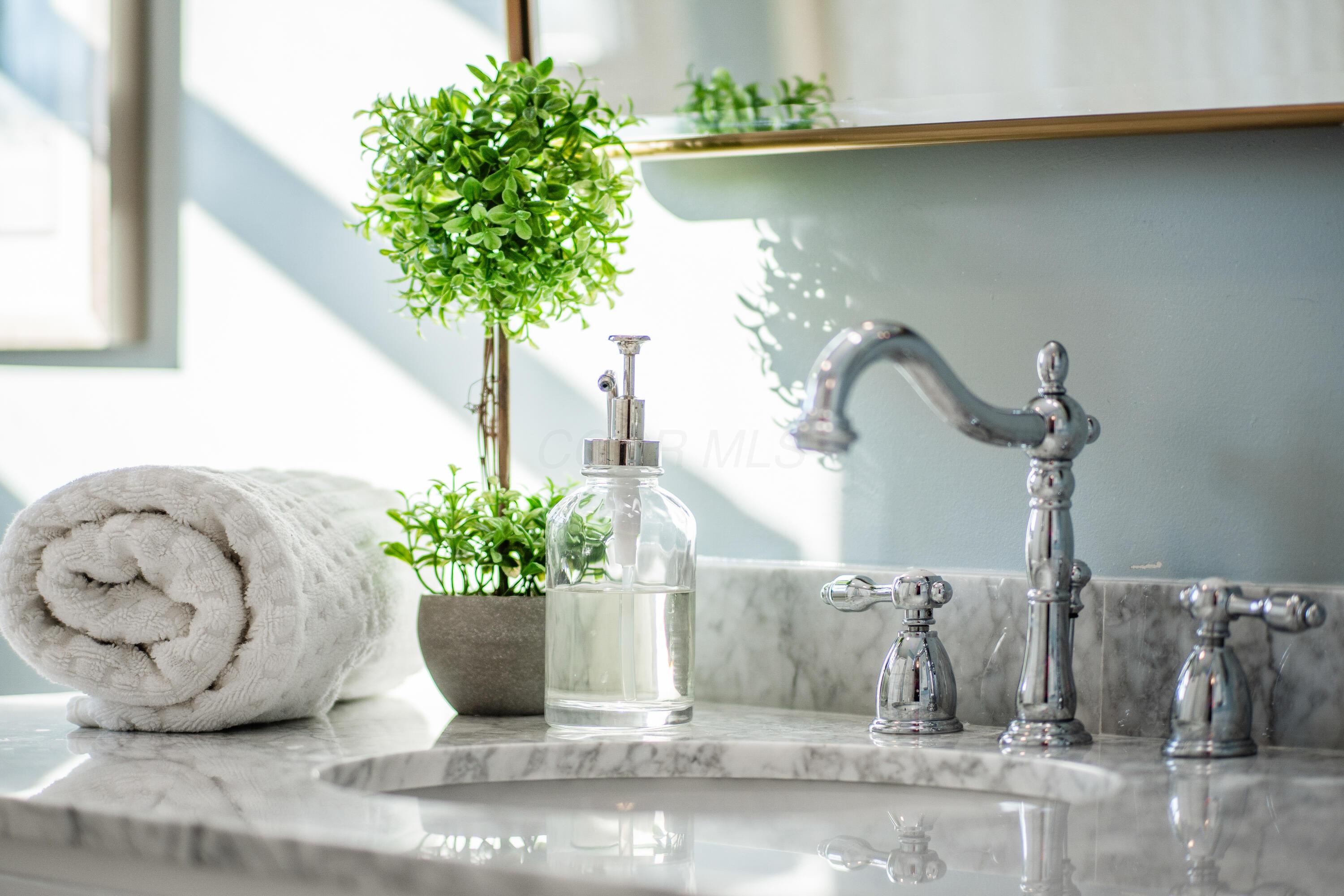 1055 Hepplewhite Street