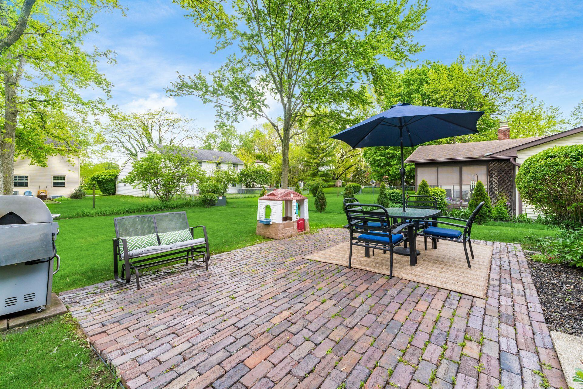 1055 Hepplewhite Street