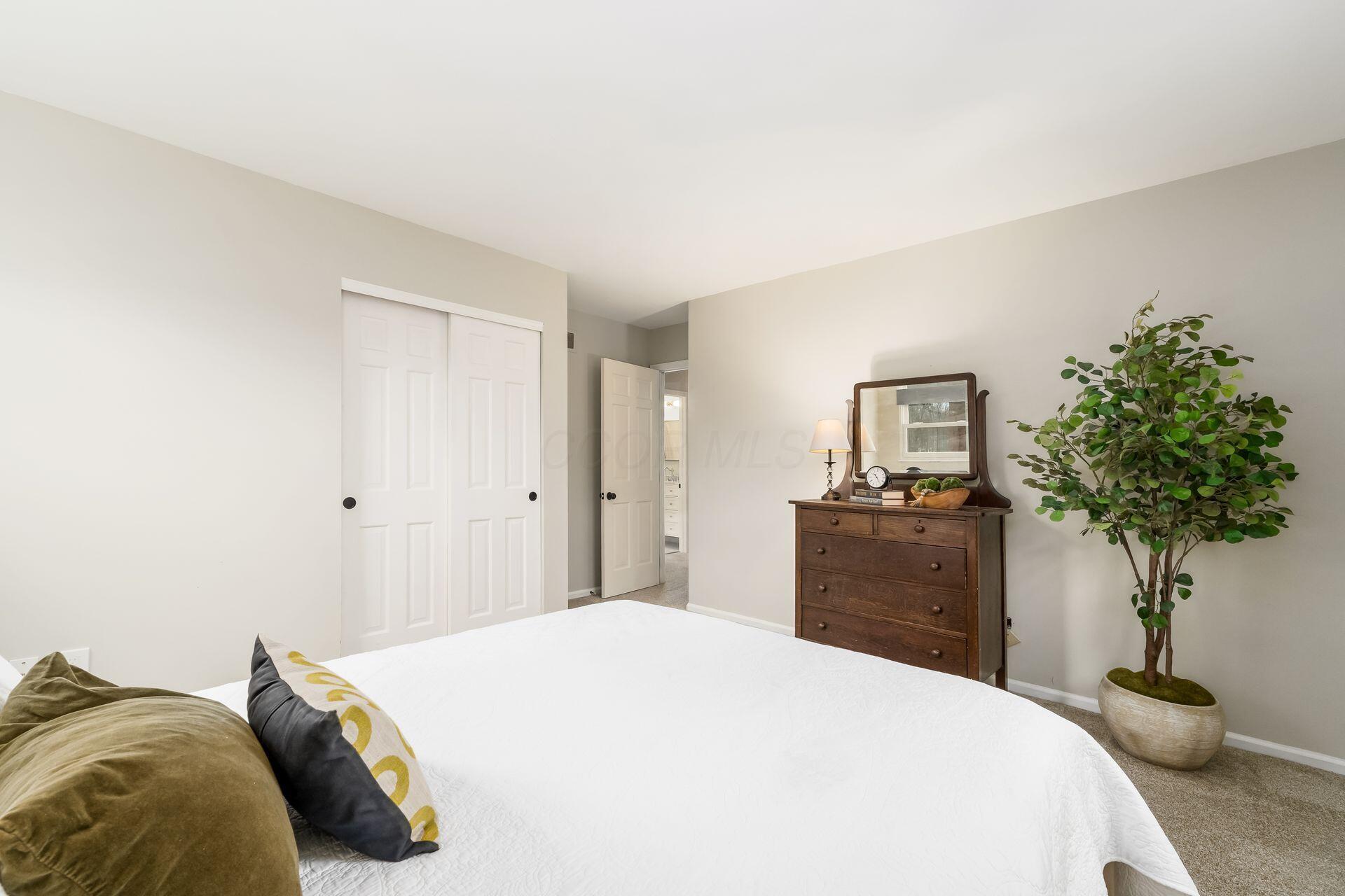 1055 Hepplewhite Street