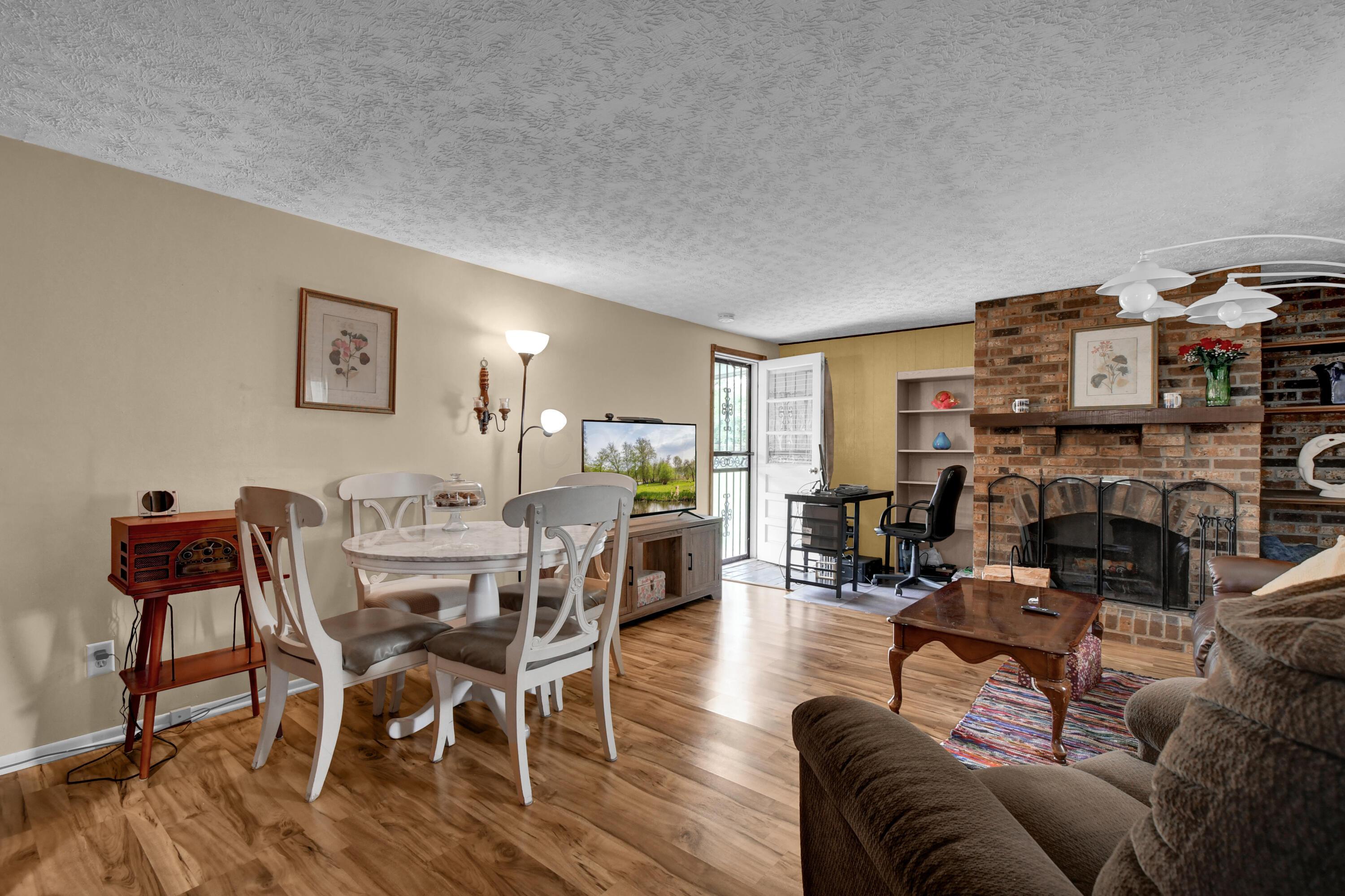 1242 S Yearling Road