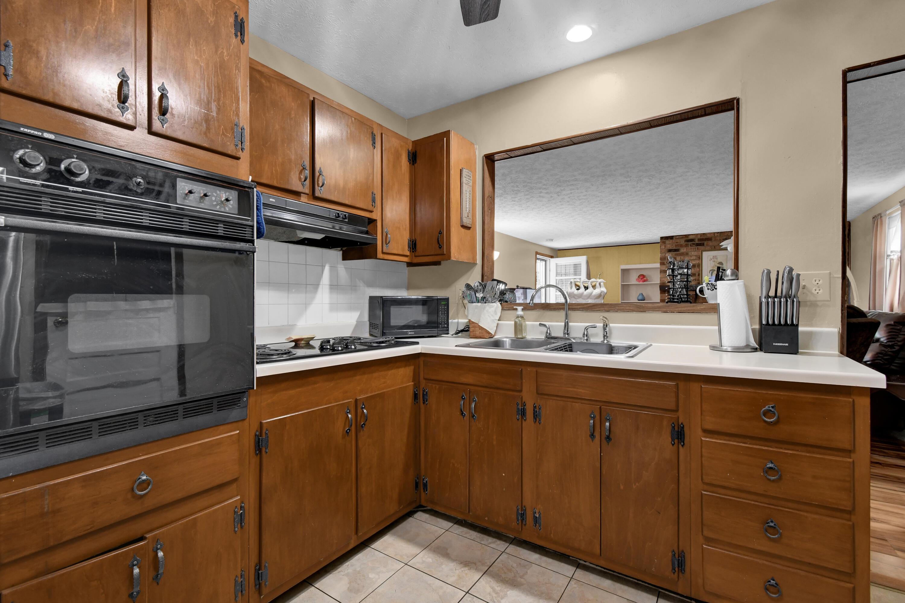 1242 S Yearling Road