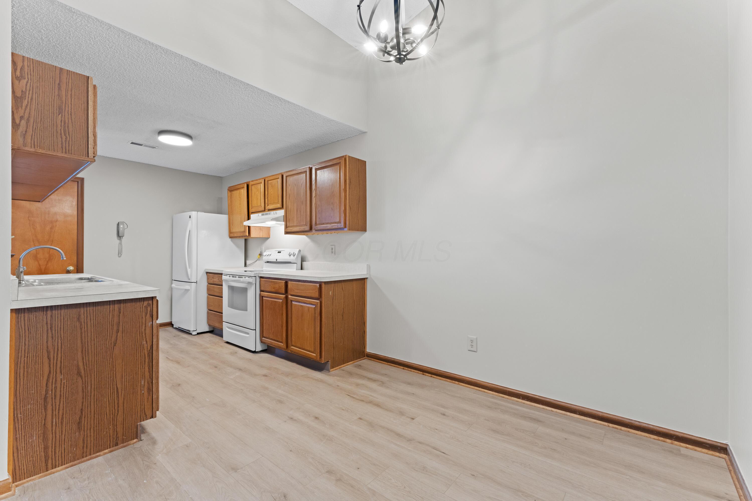 478 Three Oaks Court