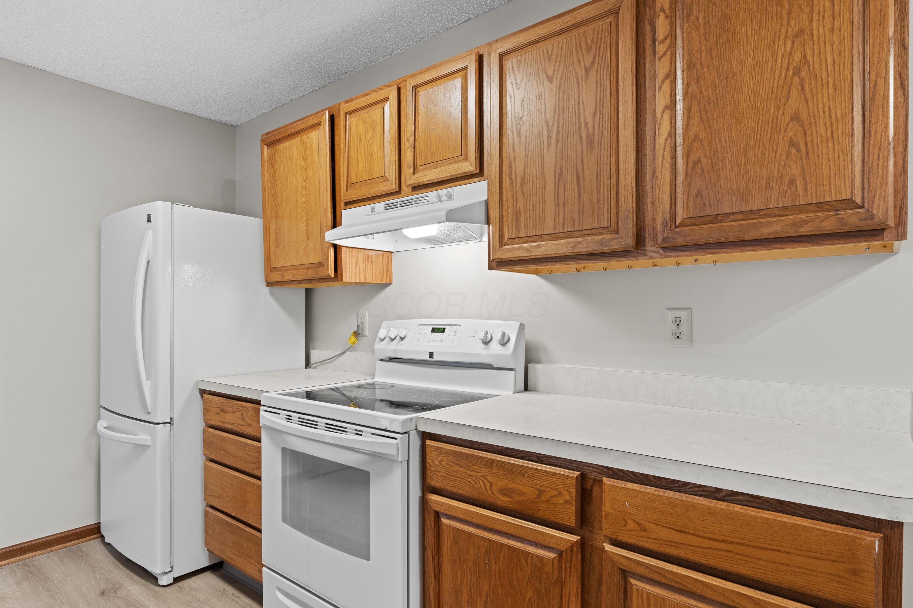 478 Three Oaks Court