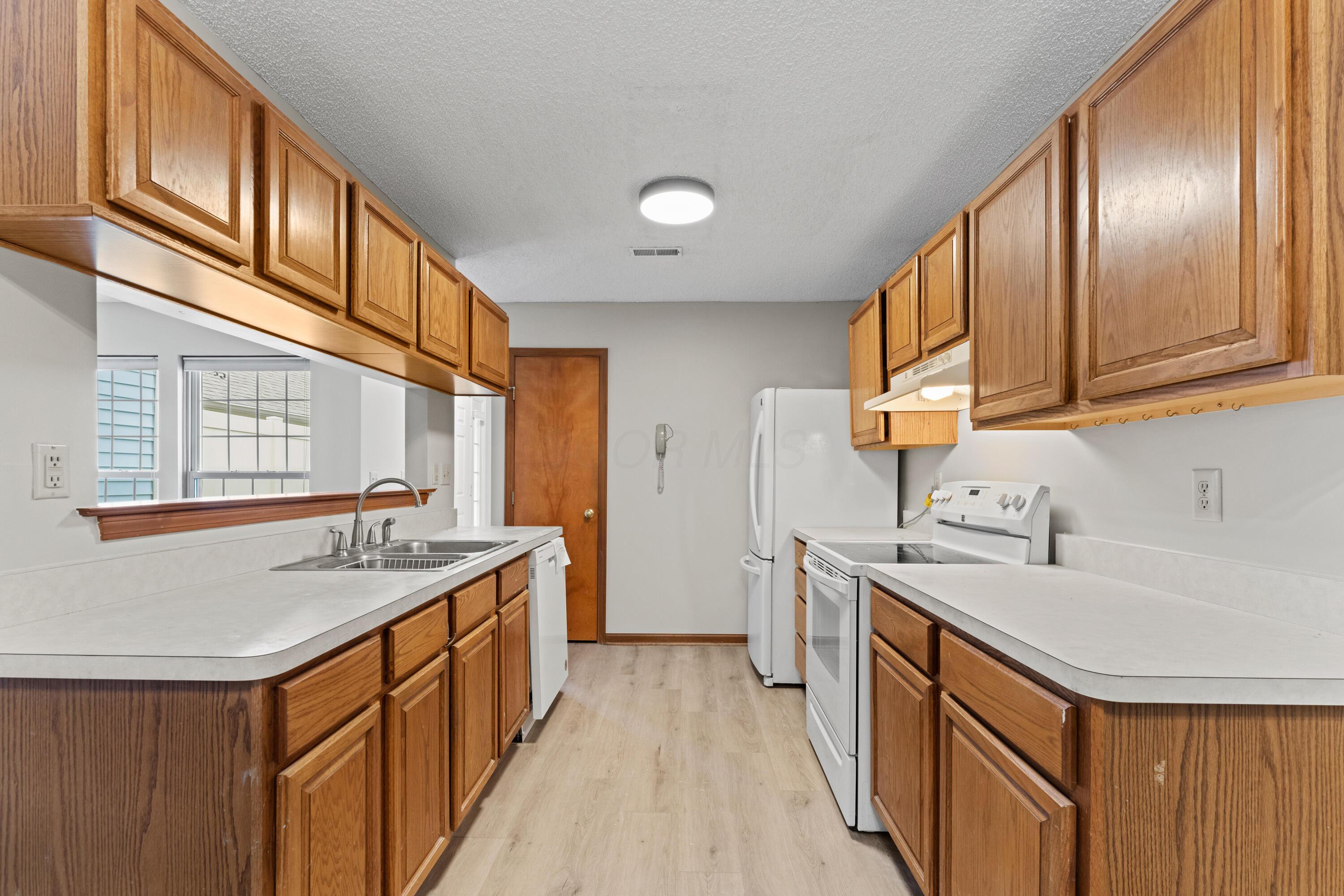 478 Three Oaks Court