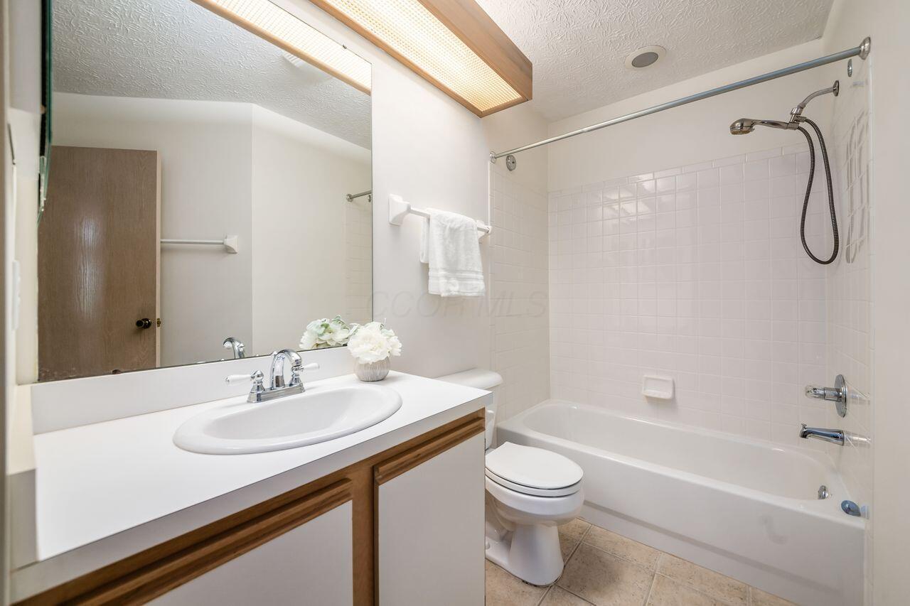 6323 Pinehurst Pointe