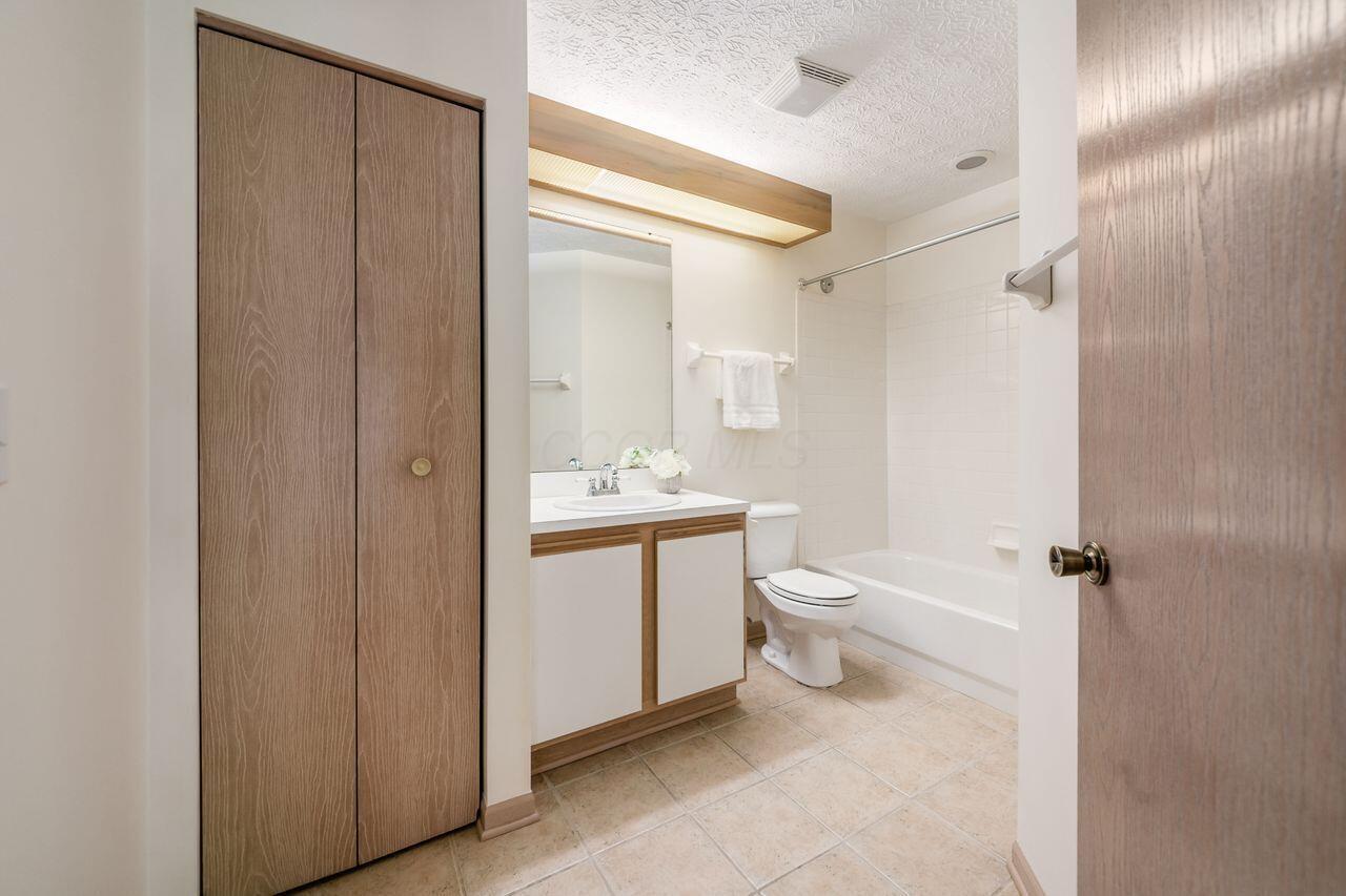 6323 Pinehurst Pointe