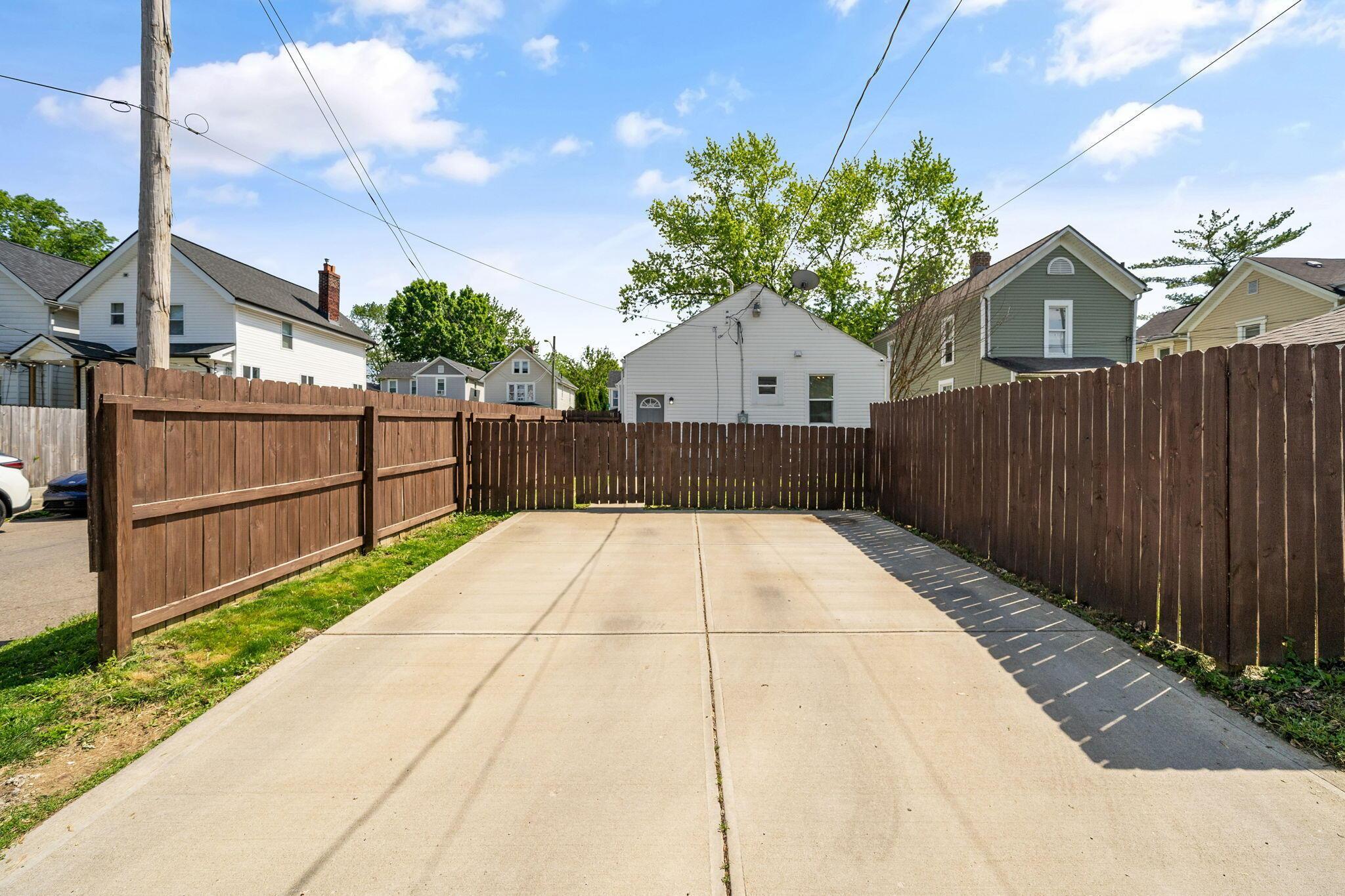 690 Reinhard Avenue