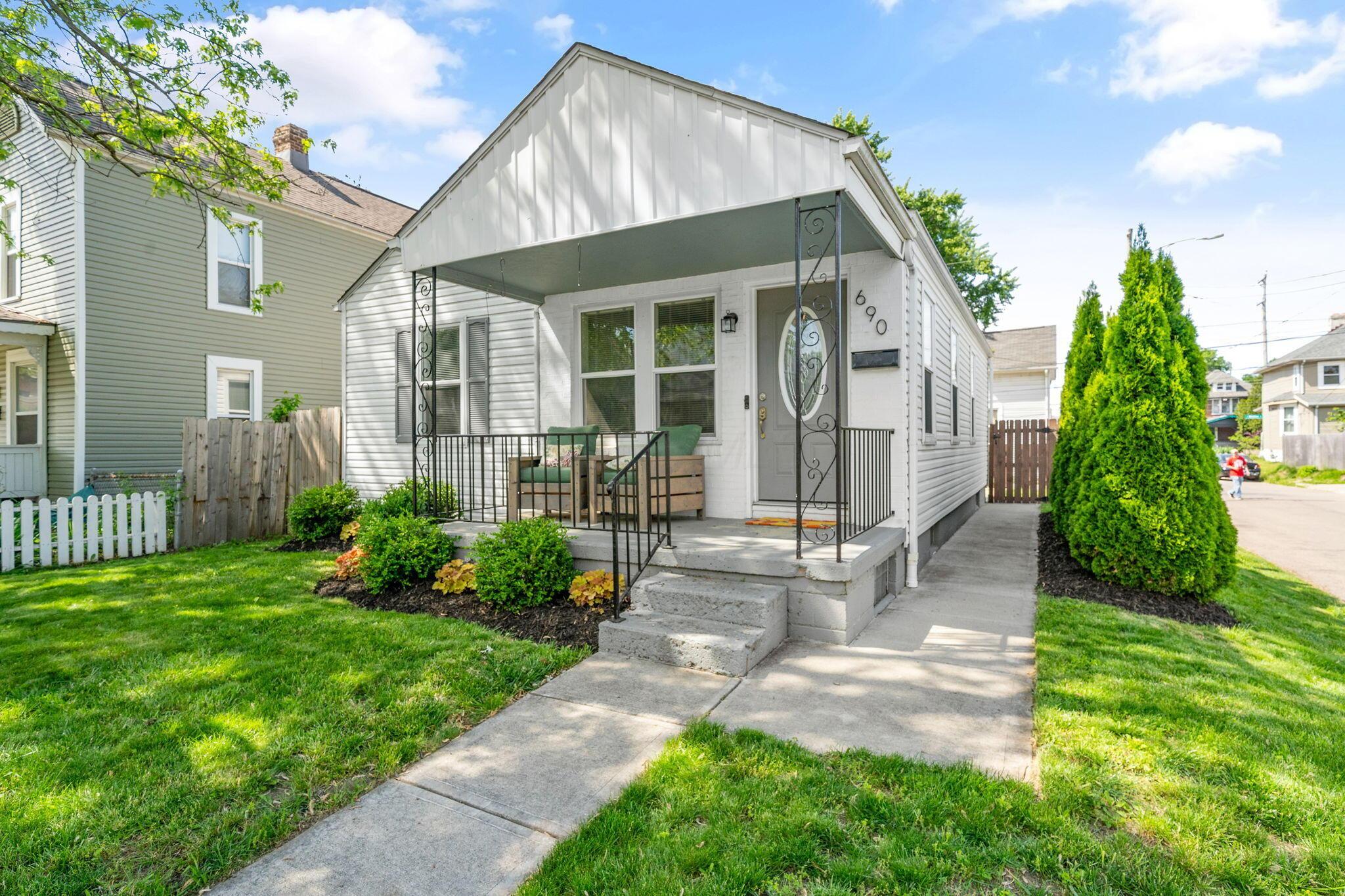 690 Reinhard Avenue