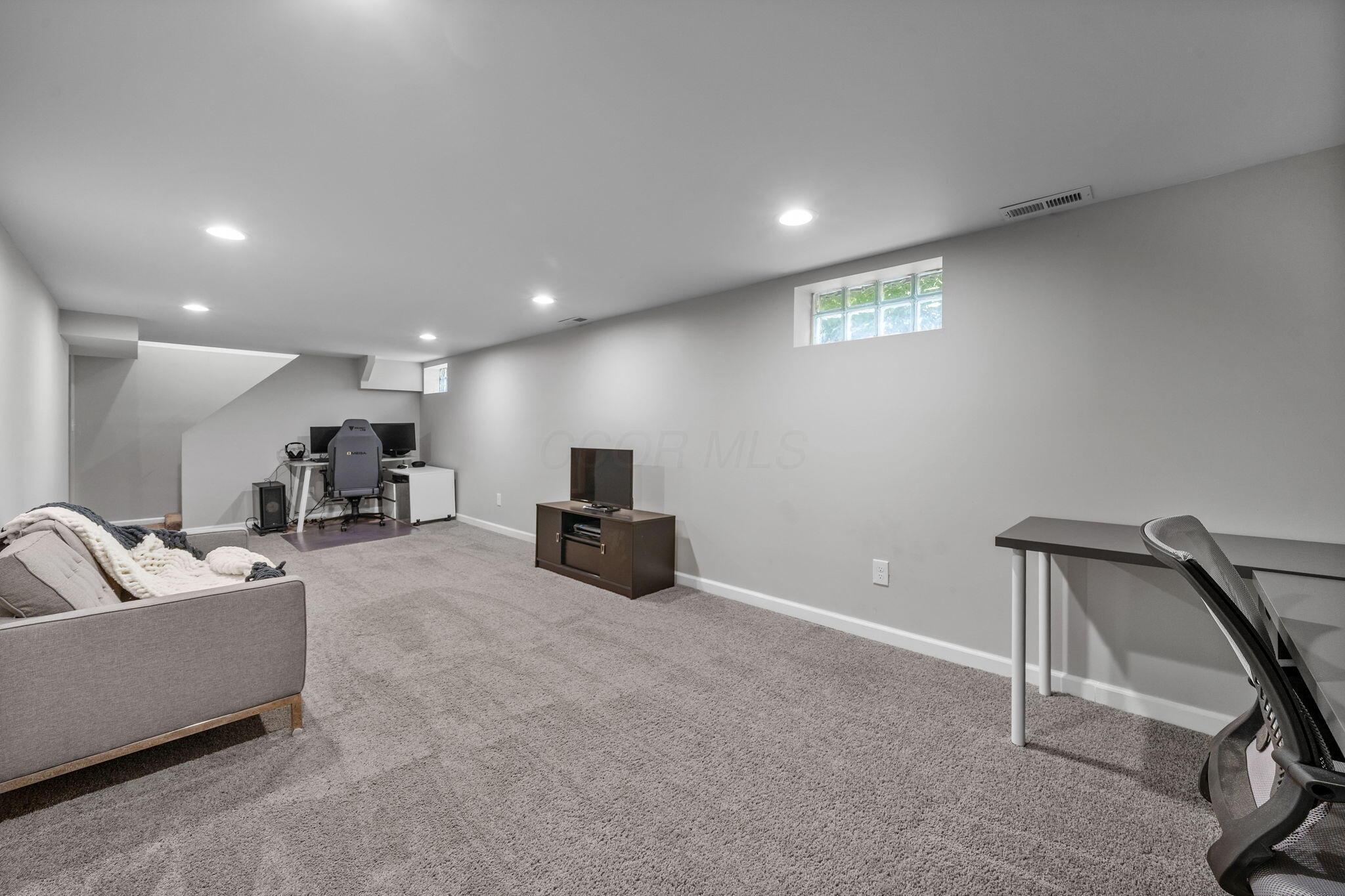 690 Reinhard Avenue