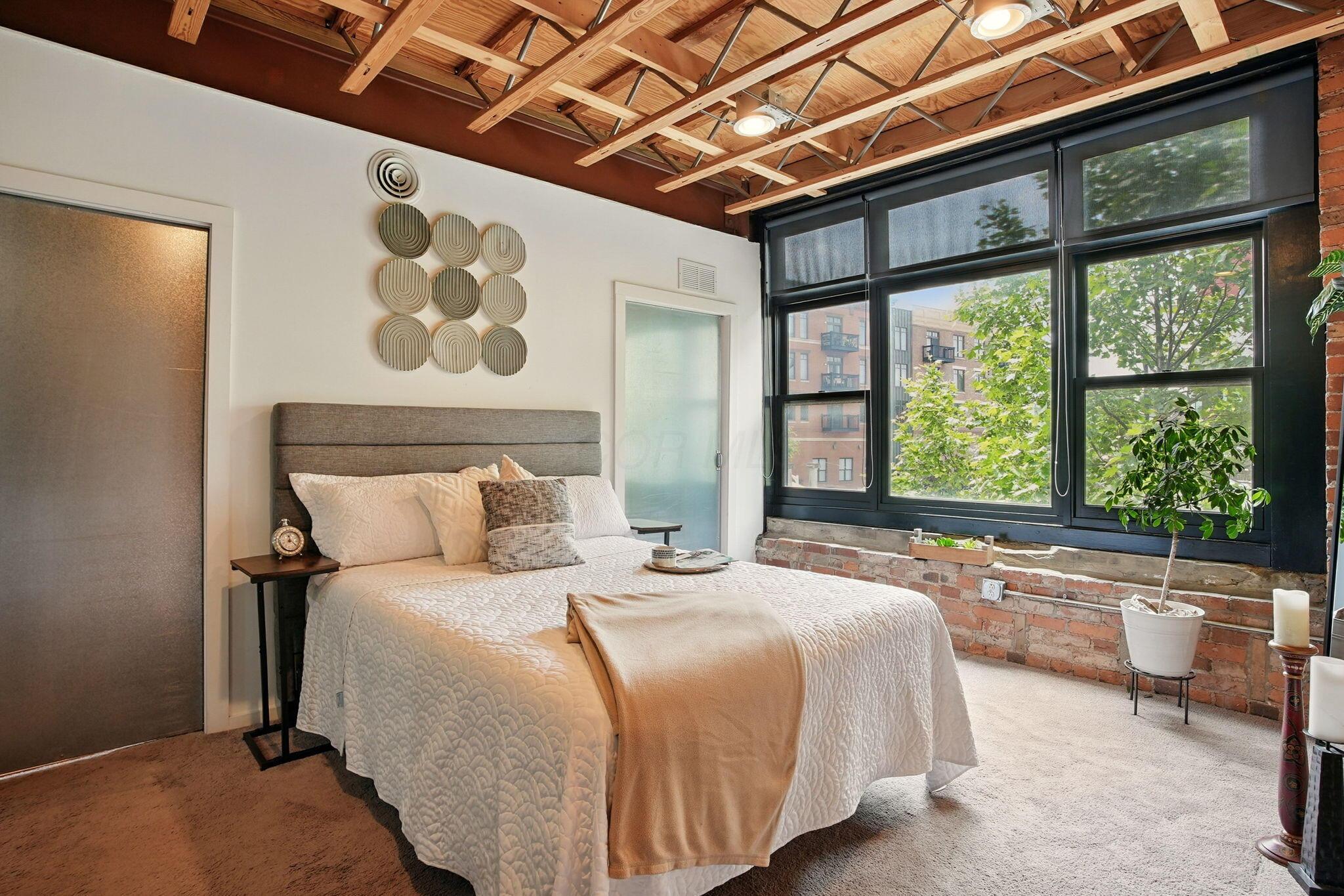 956 N High Street, Unit 2W