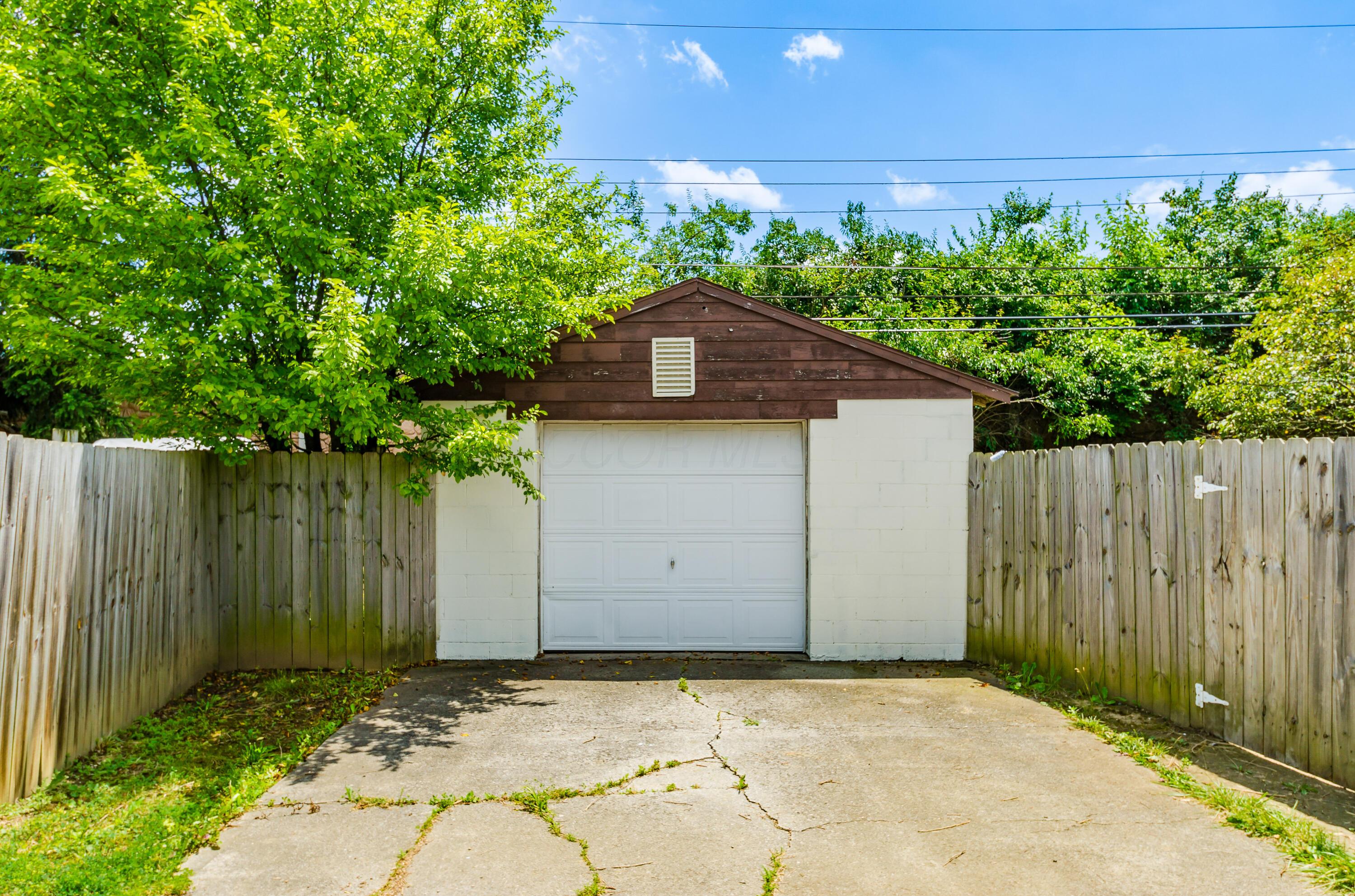 1902 Binbrook Court