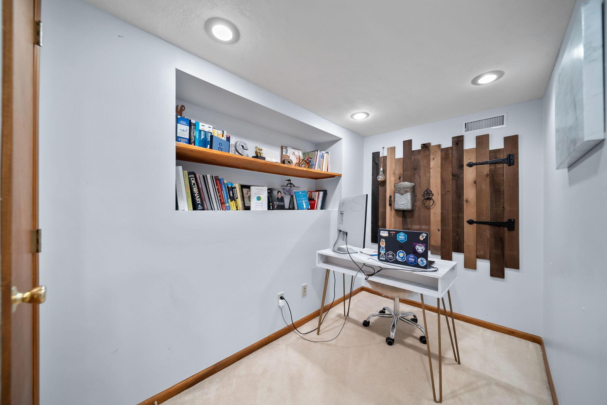 7691 Earlston Court