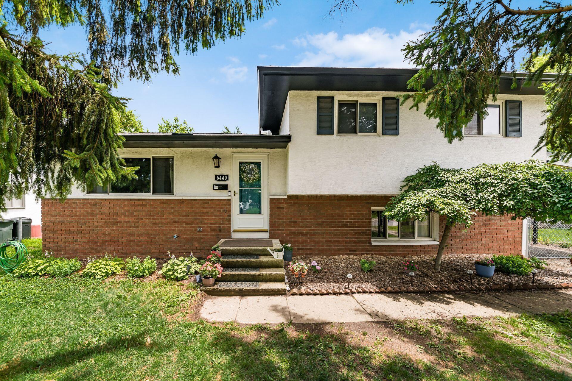 6440 Kildale Square W