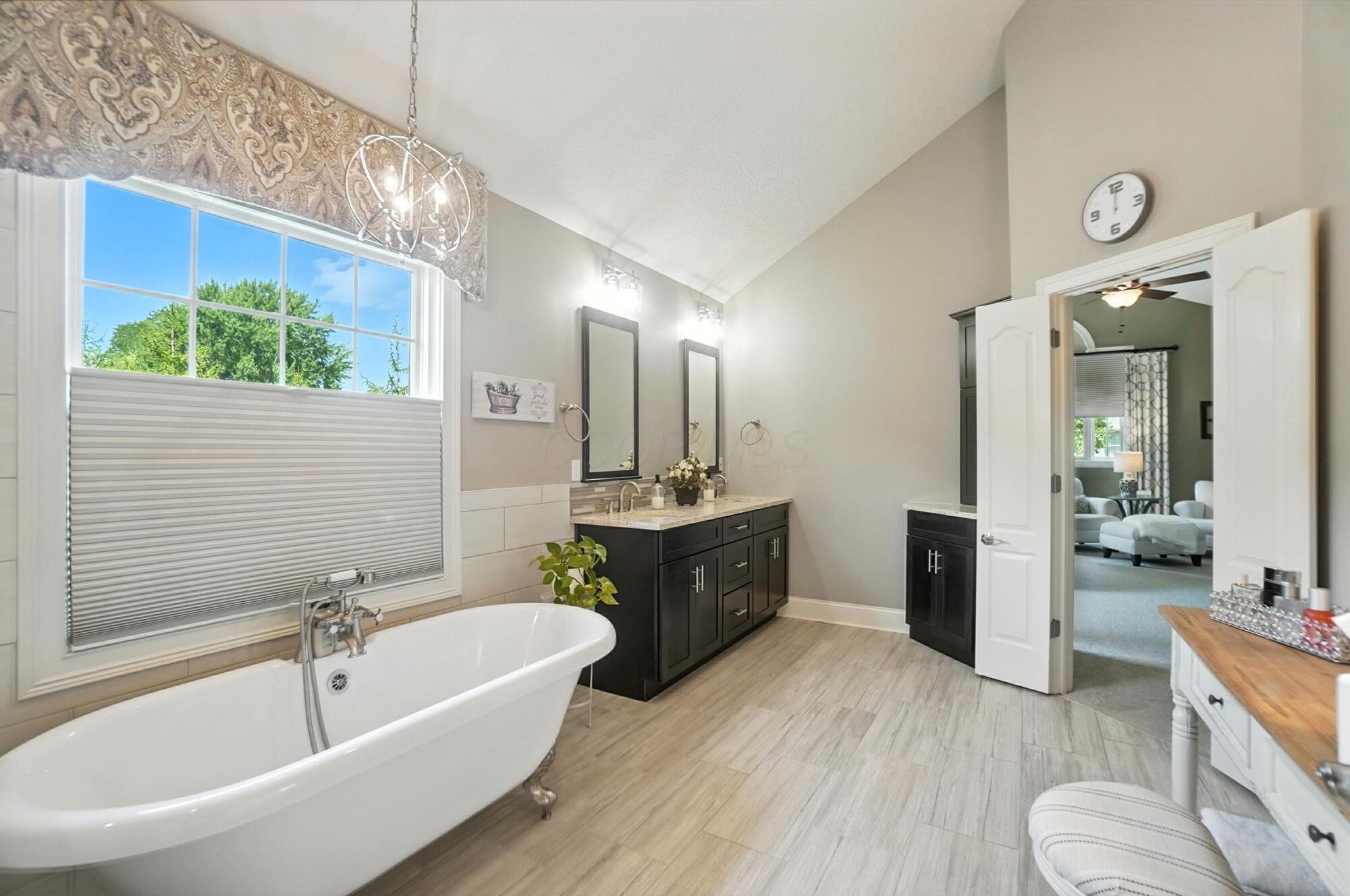 5720 Medallion Drive W