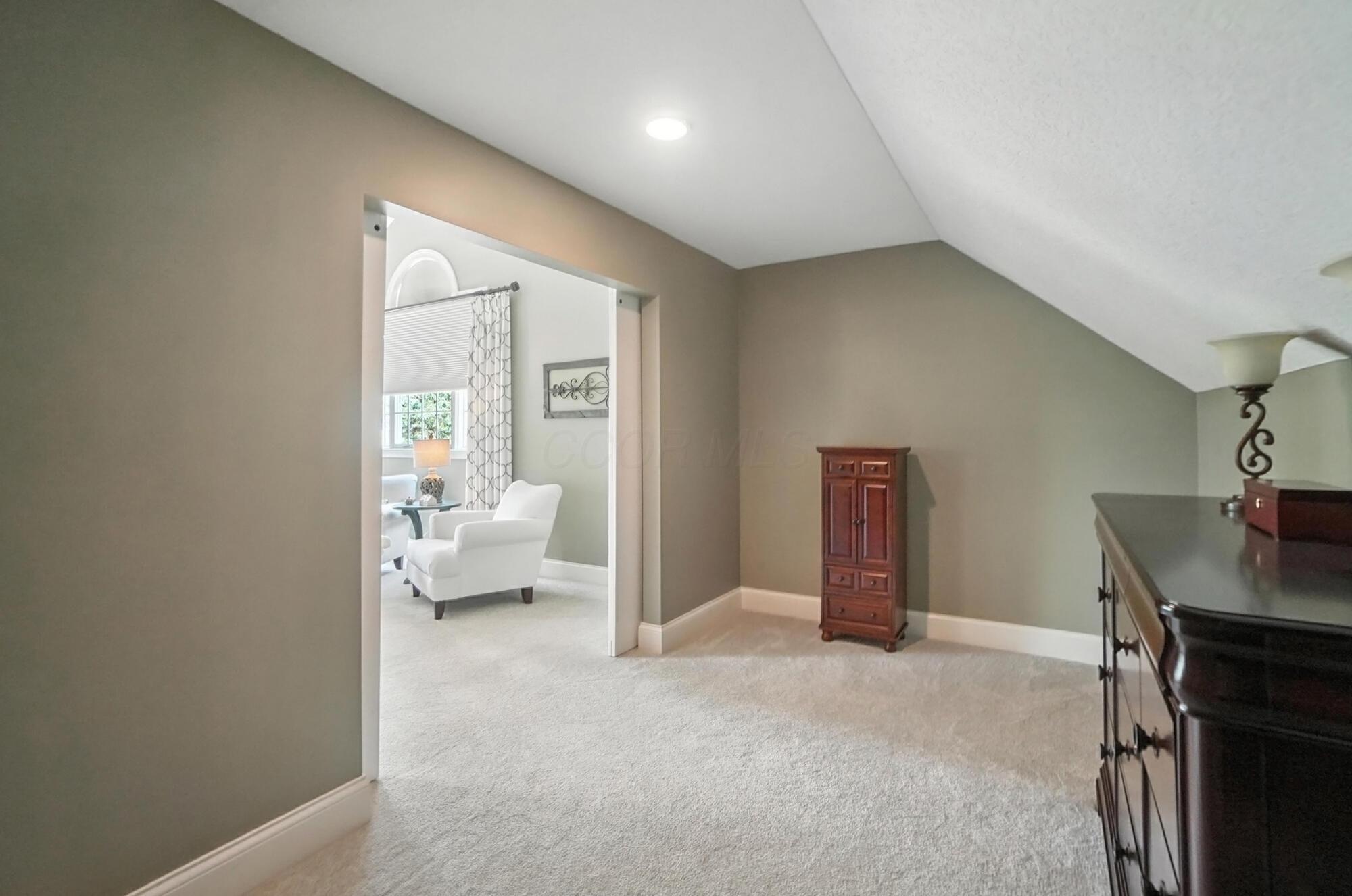 5720 Medallion Drive W