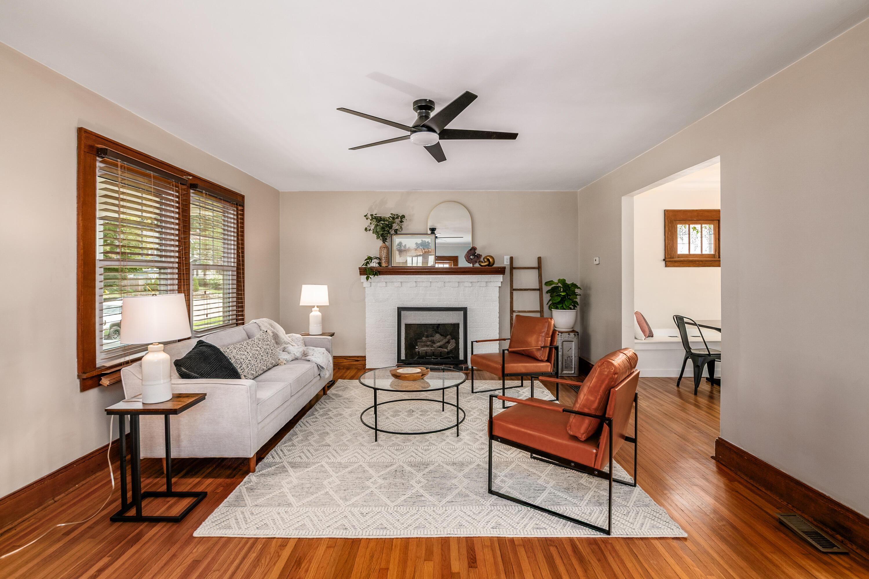 219 E Como Avenue
