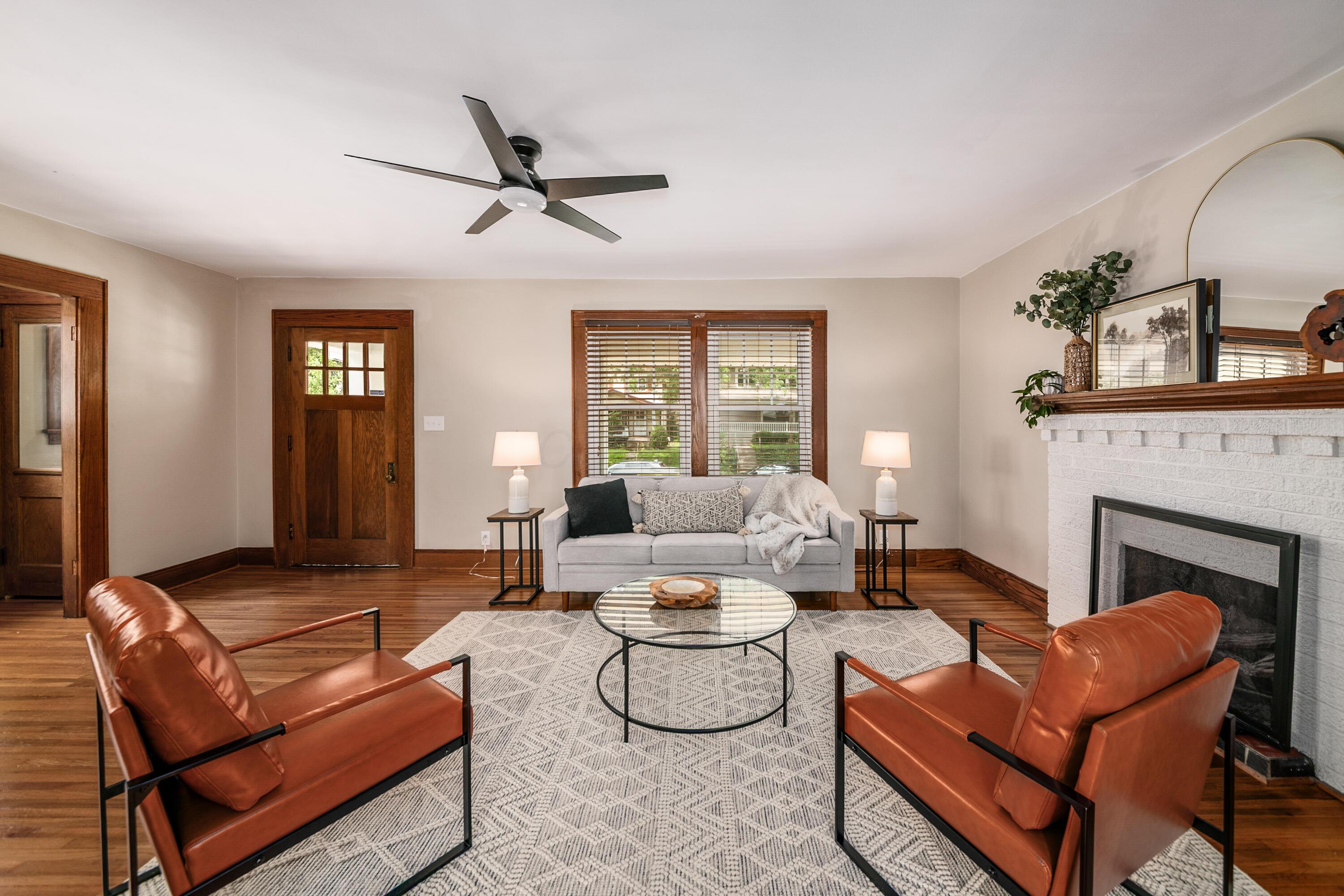 219 E Como Avenue