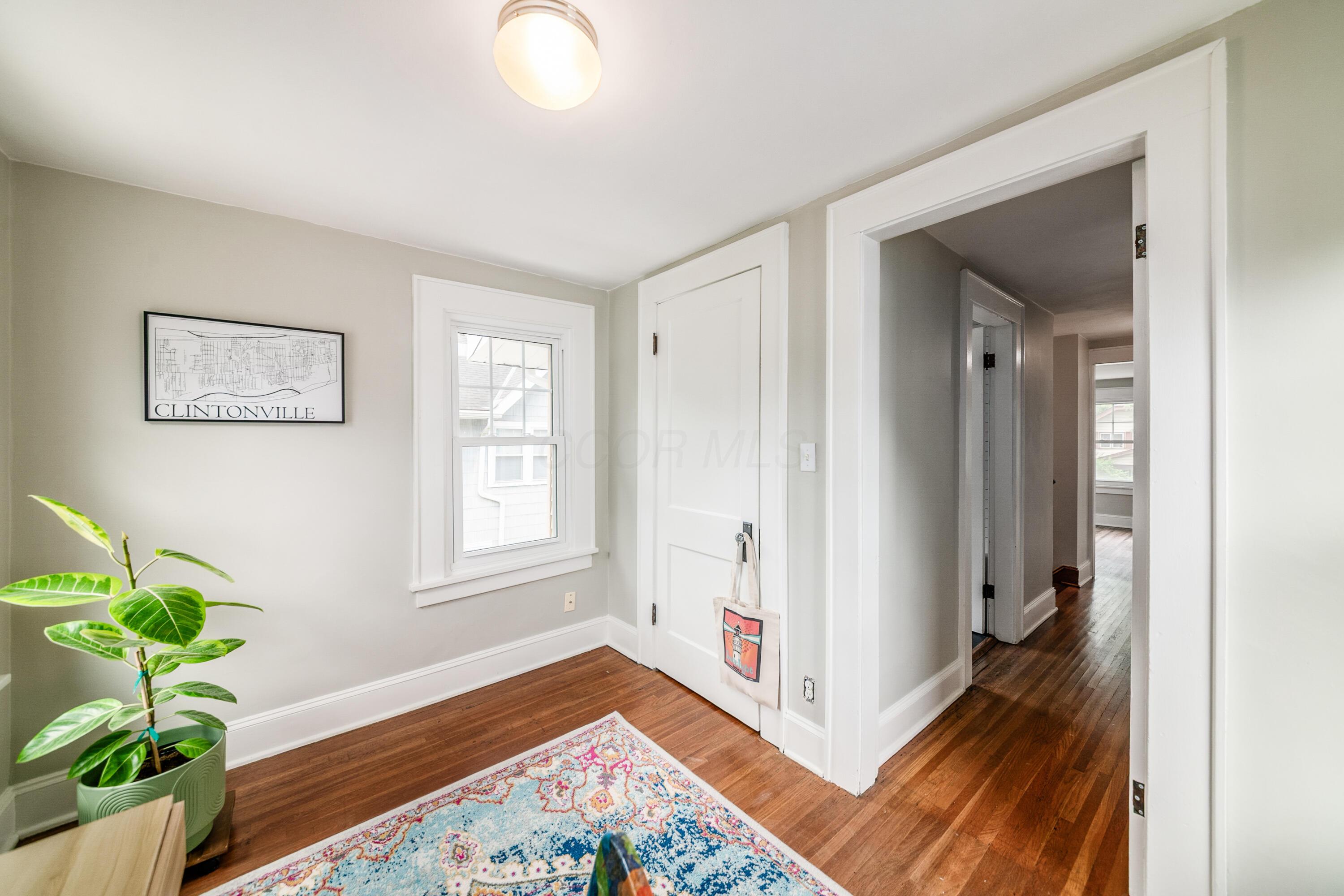 219 E Como Avenue