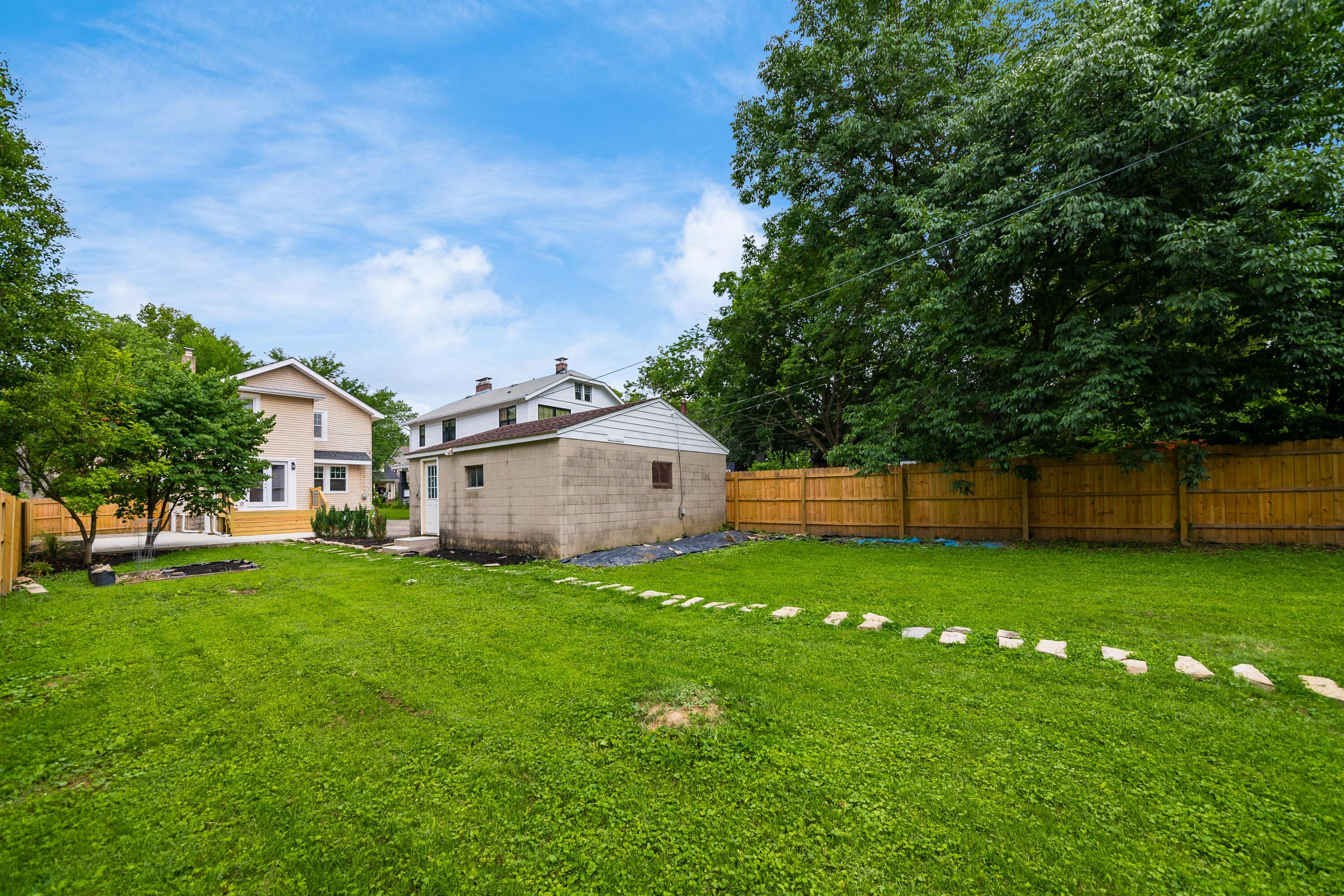 219 E Como Avenue
