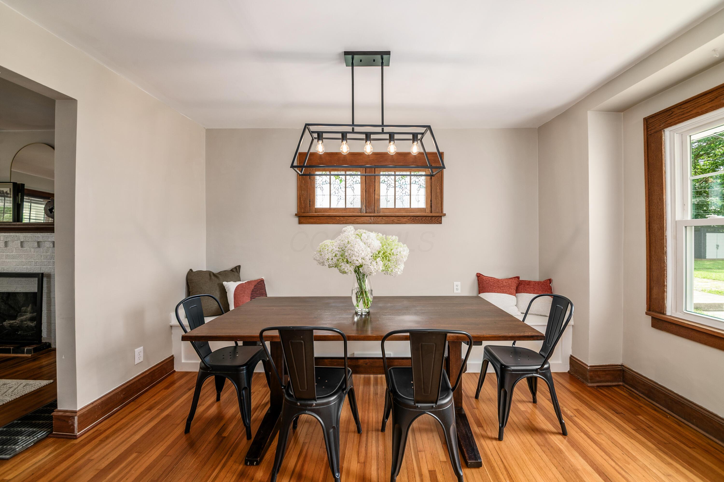 219 E Como Avenue