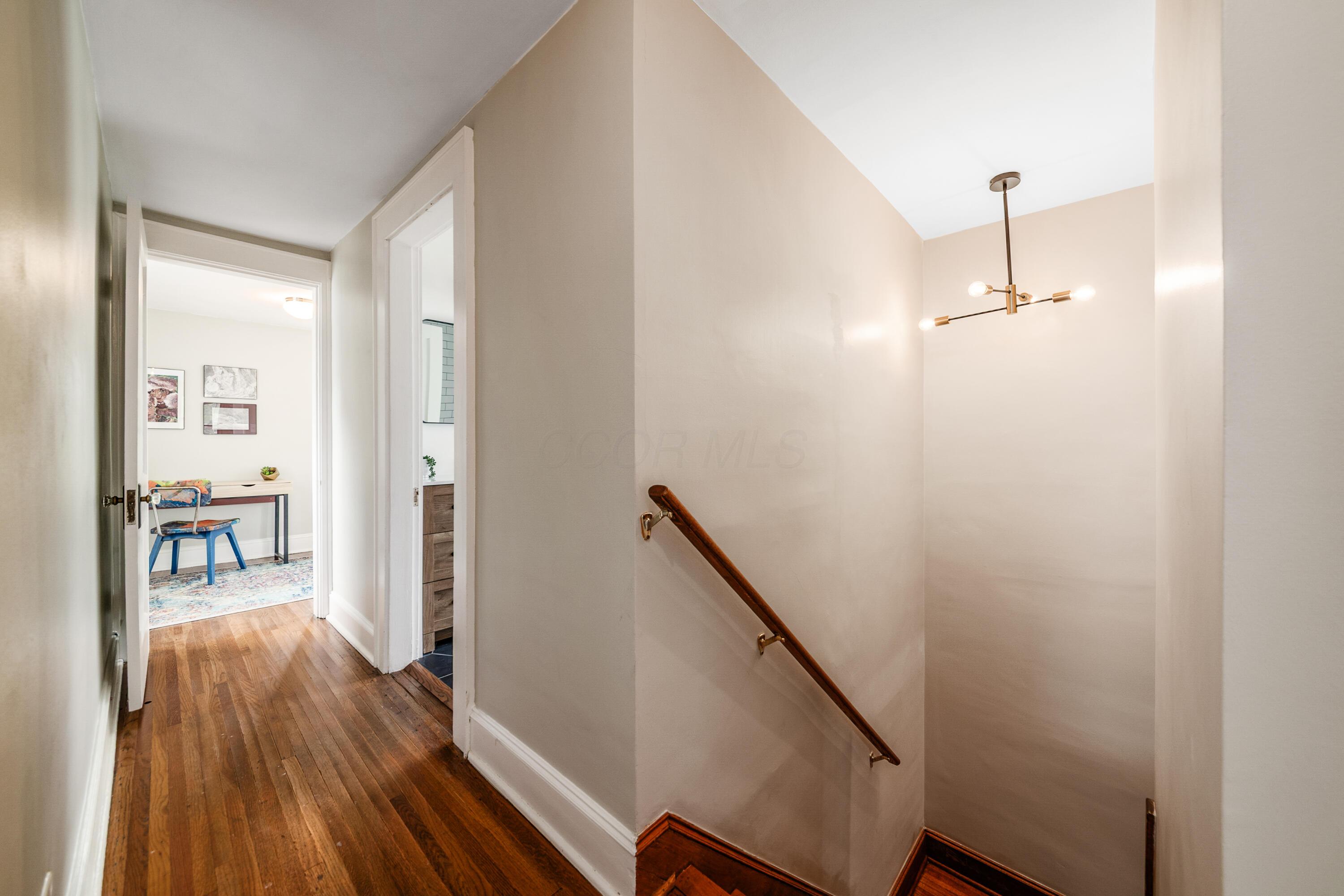 219 E Como Avenue