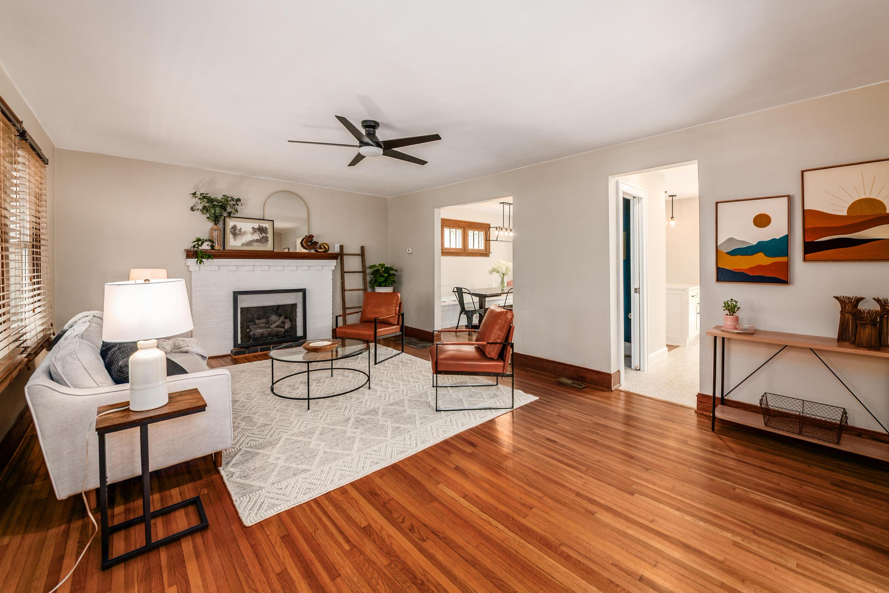 219 E Como Avenue