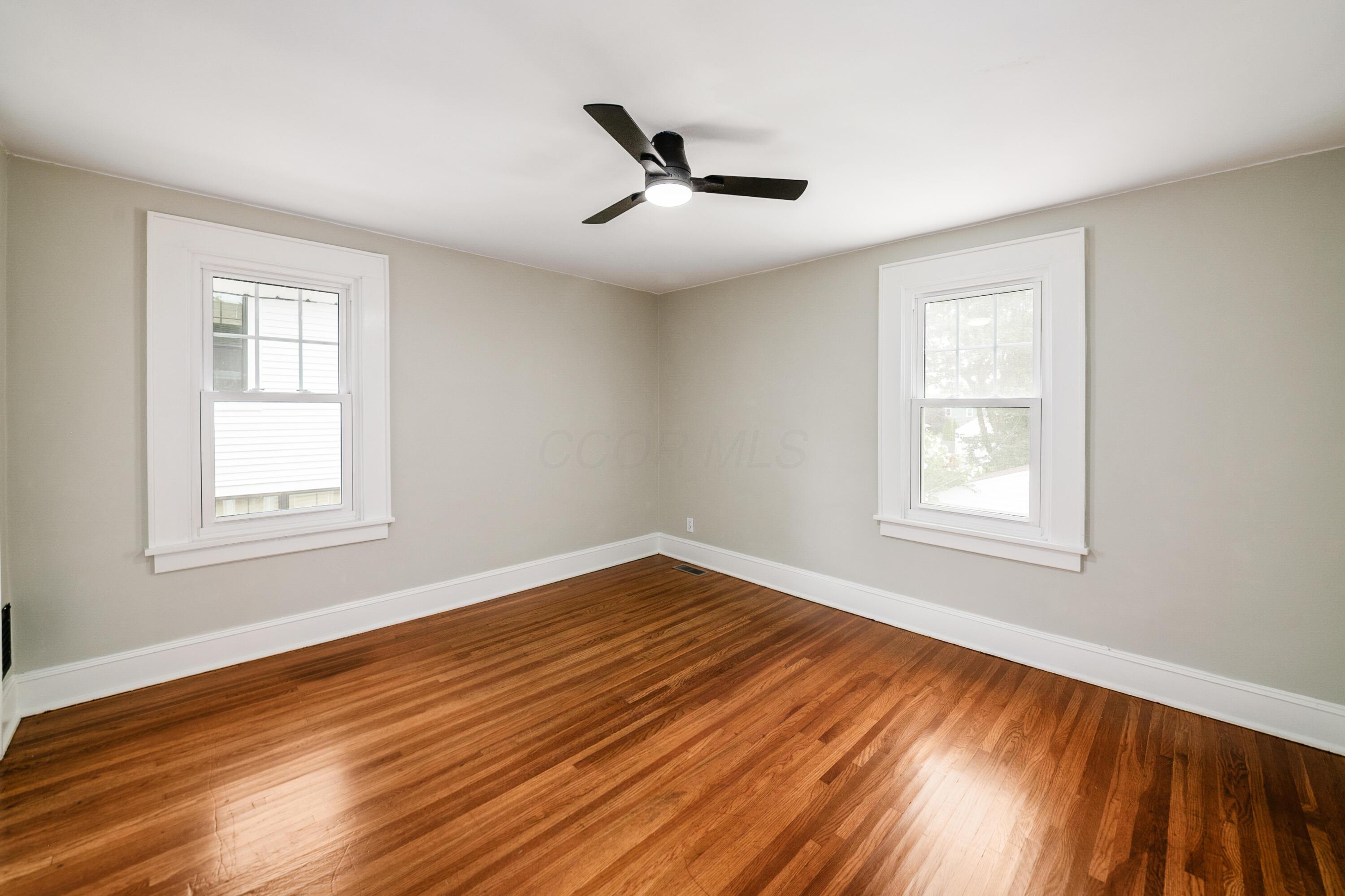 219 E Como Avenue