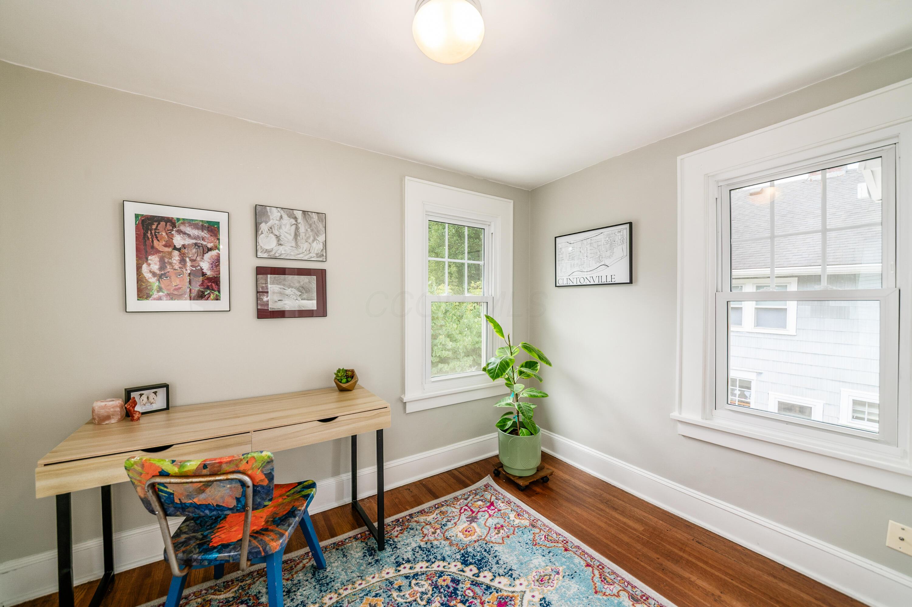 219 E Como Avenue