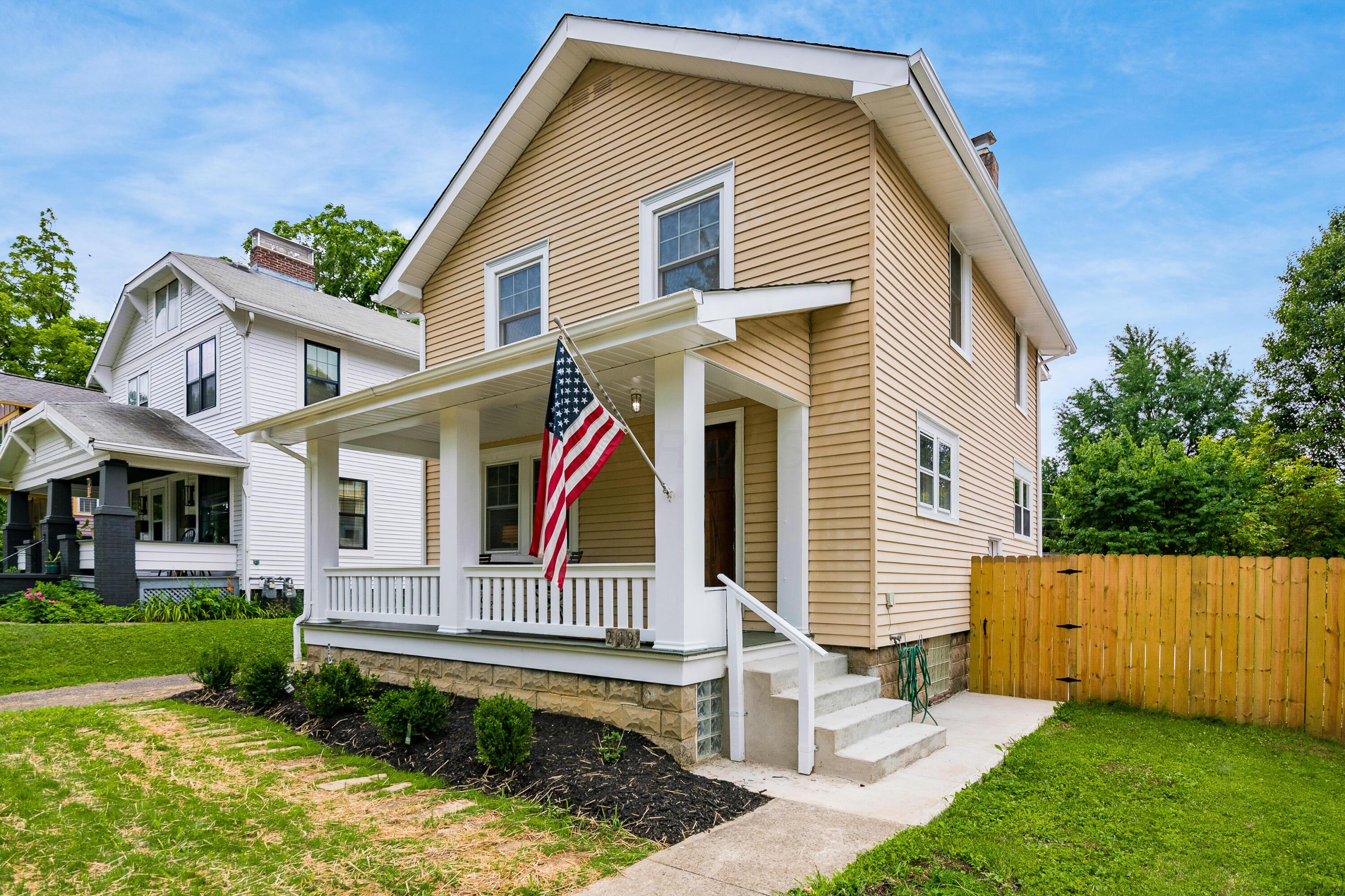 219 E Como Avenue