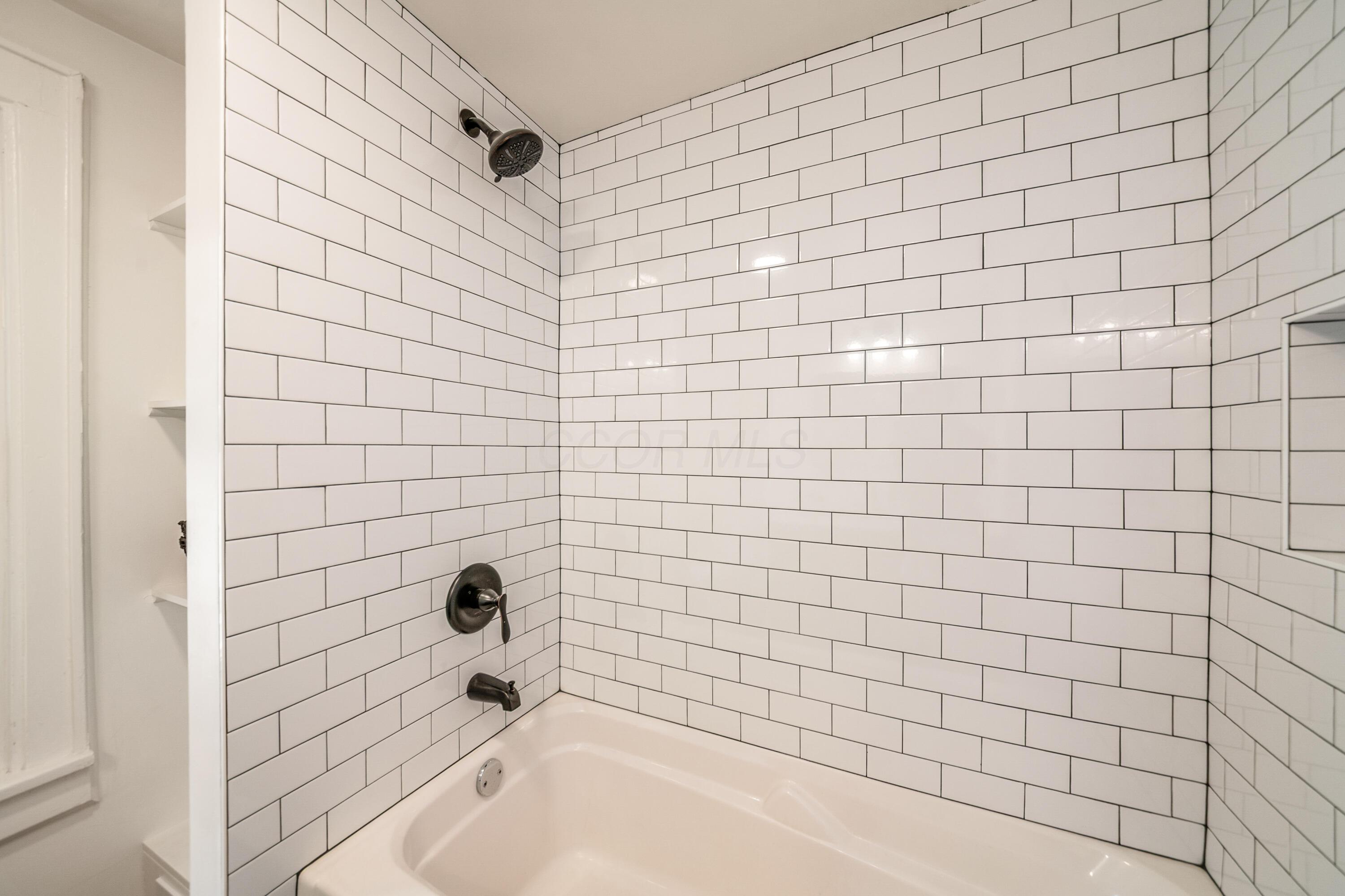 219 E Como Avenue