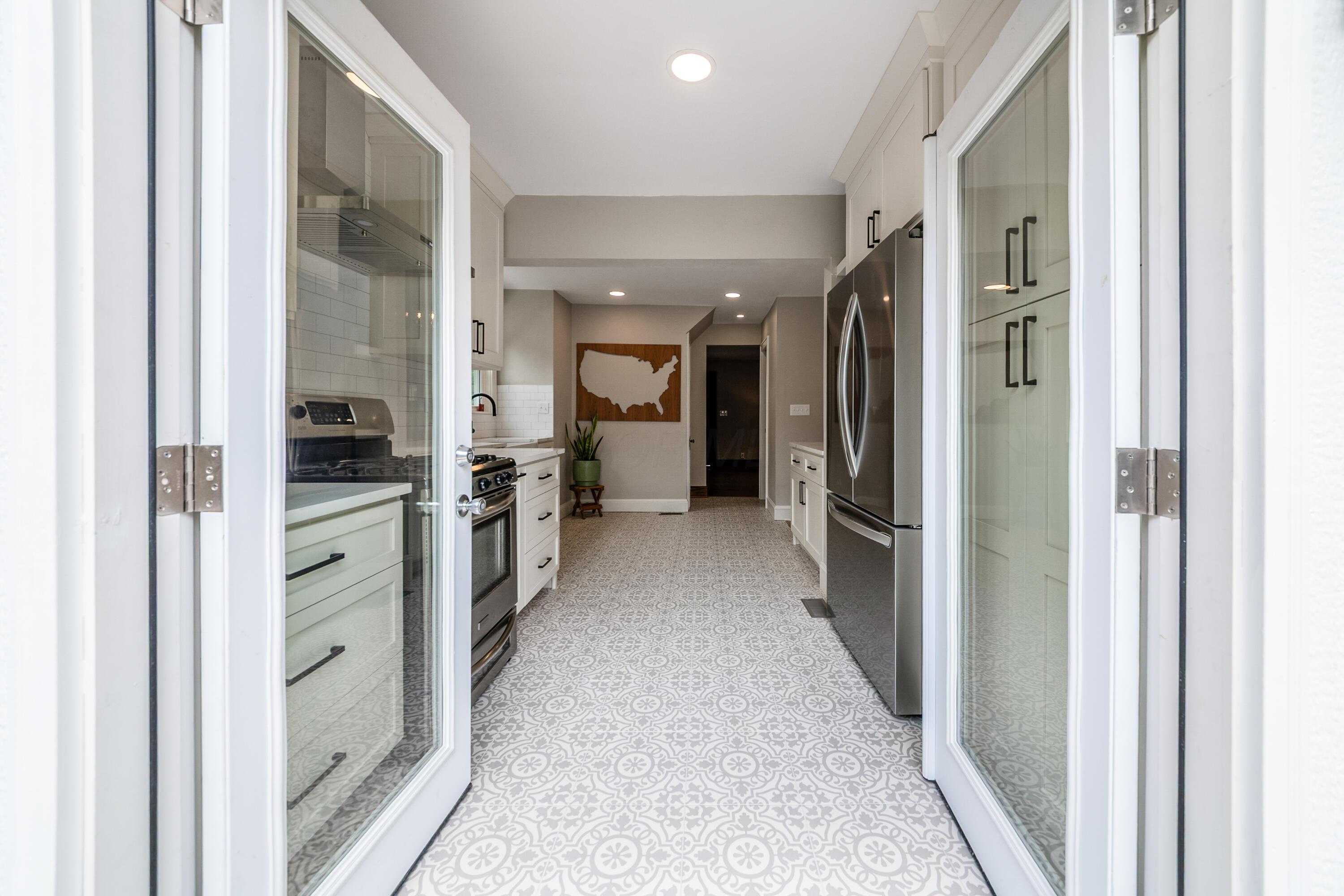 219 E Como Avenue