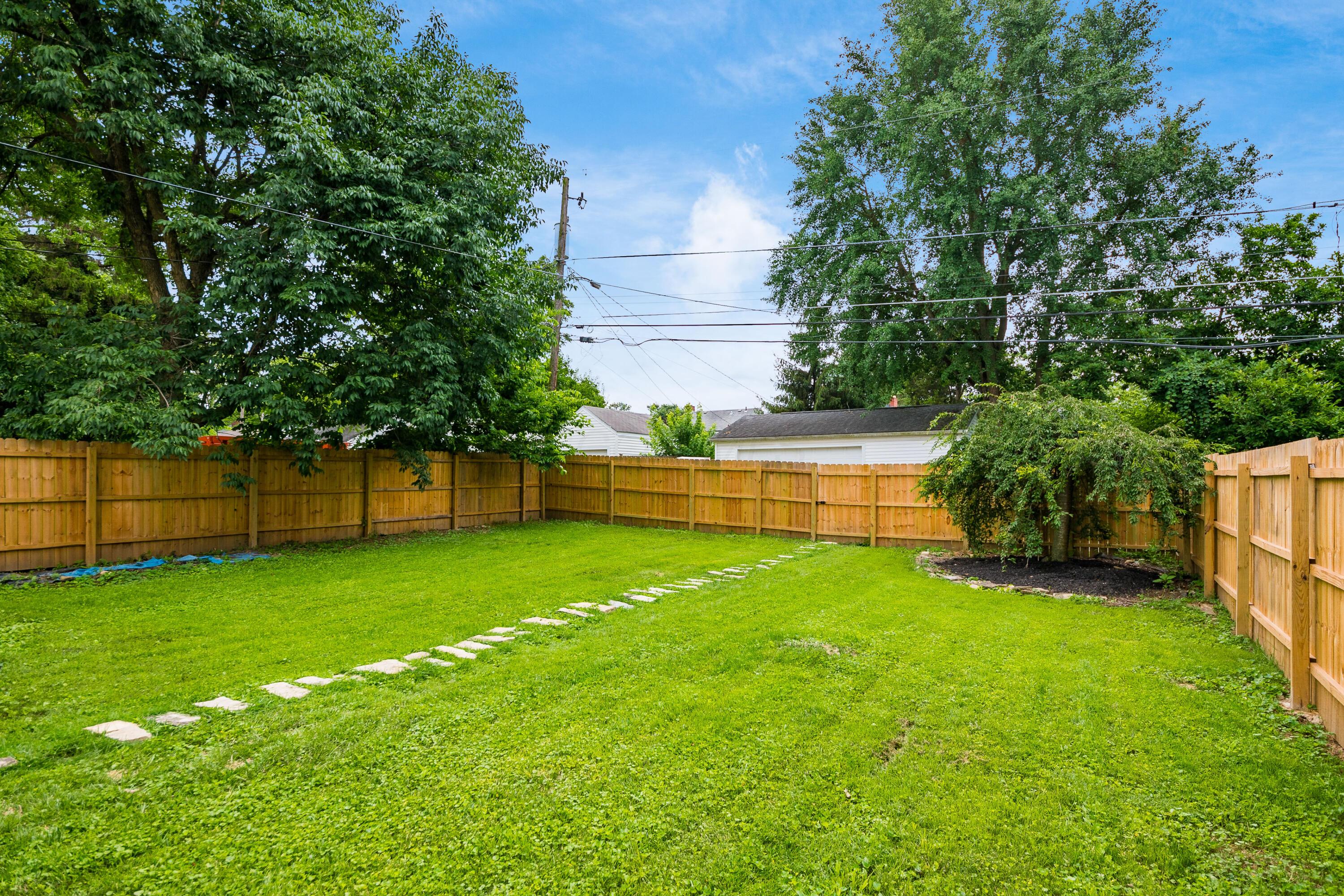 219 E Como Avenue