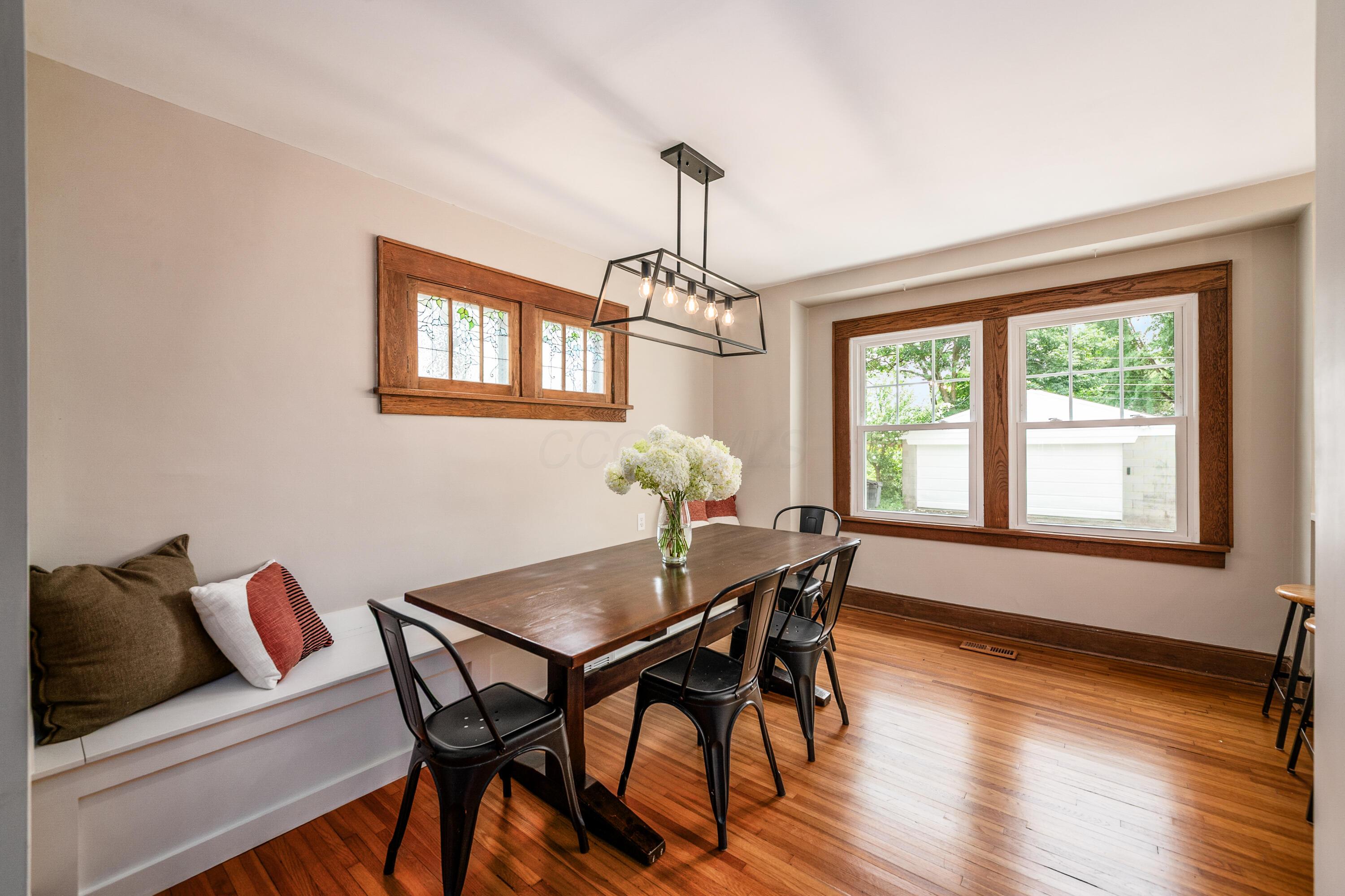 219 E Como Avenue