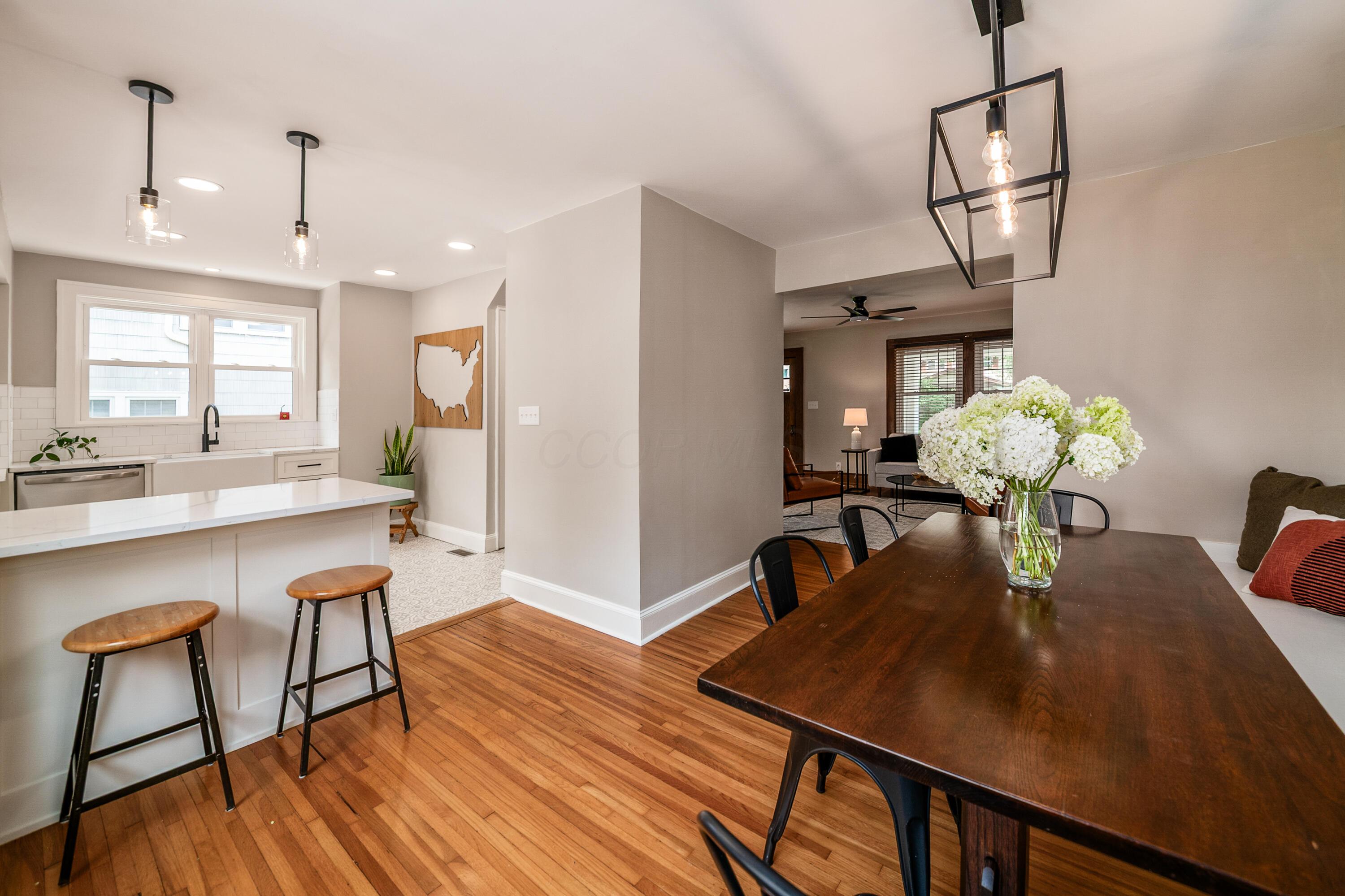 219 E Como Avenue