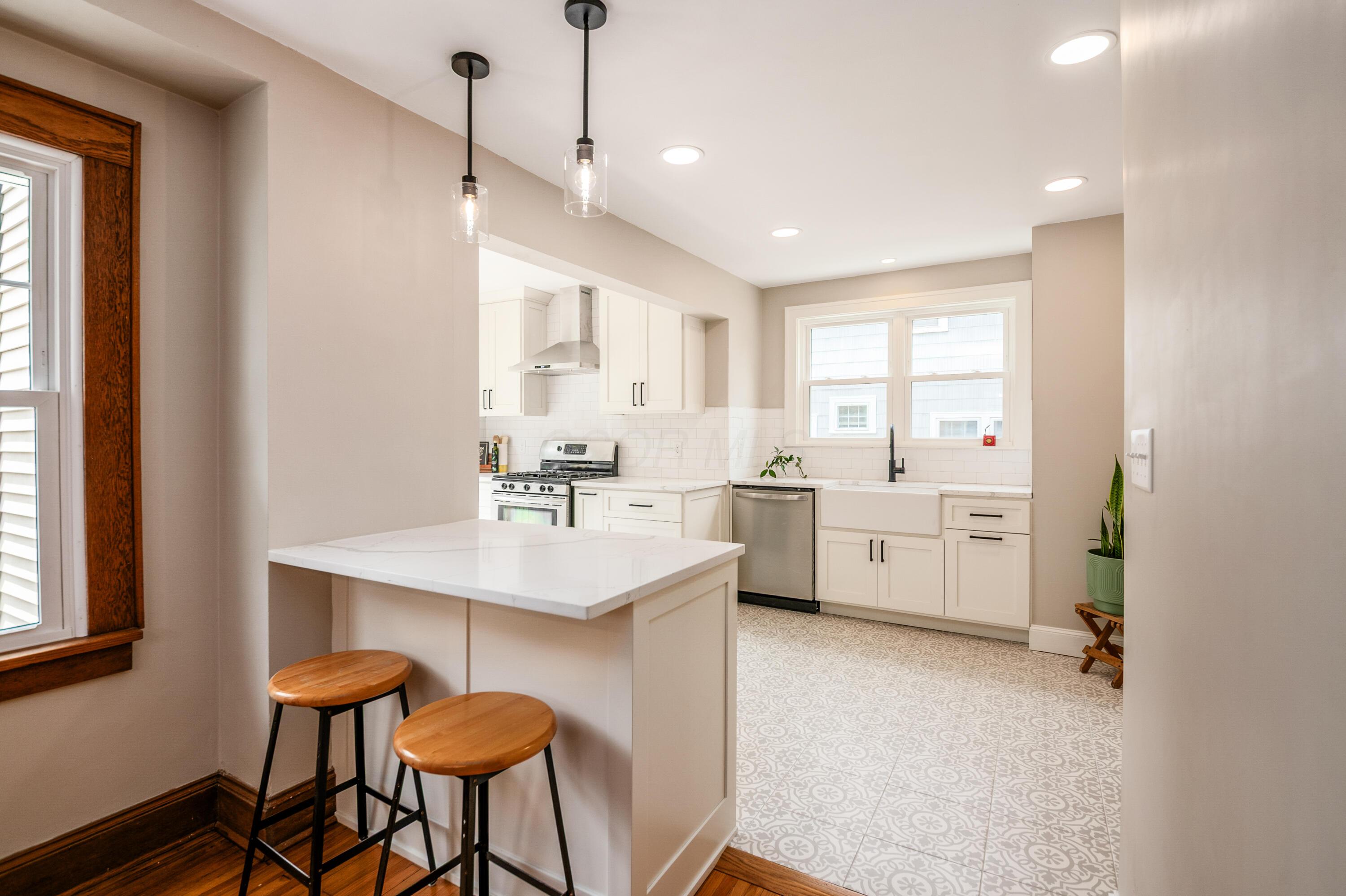 219 E Como Avenue