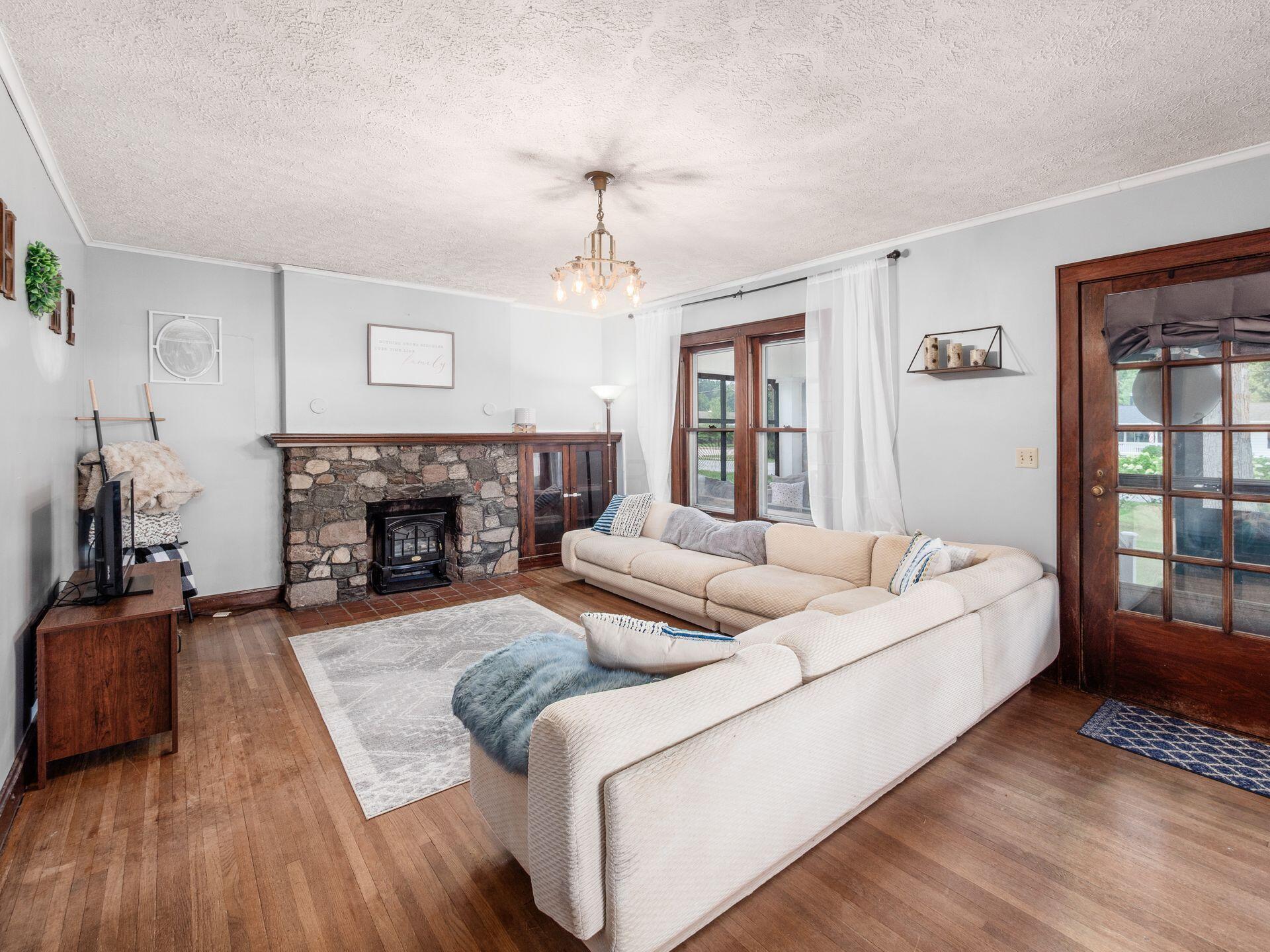 371 W North Street