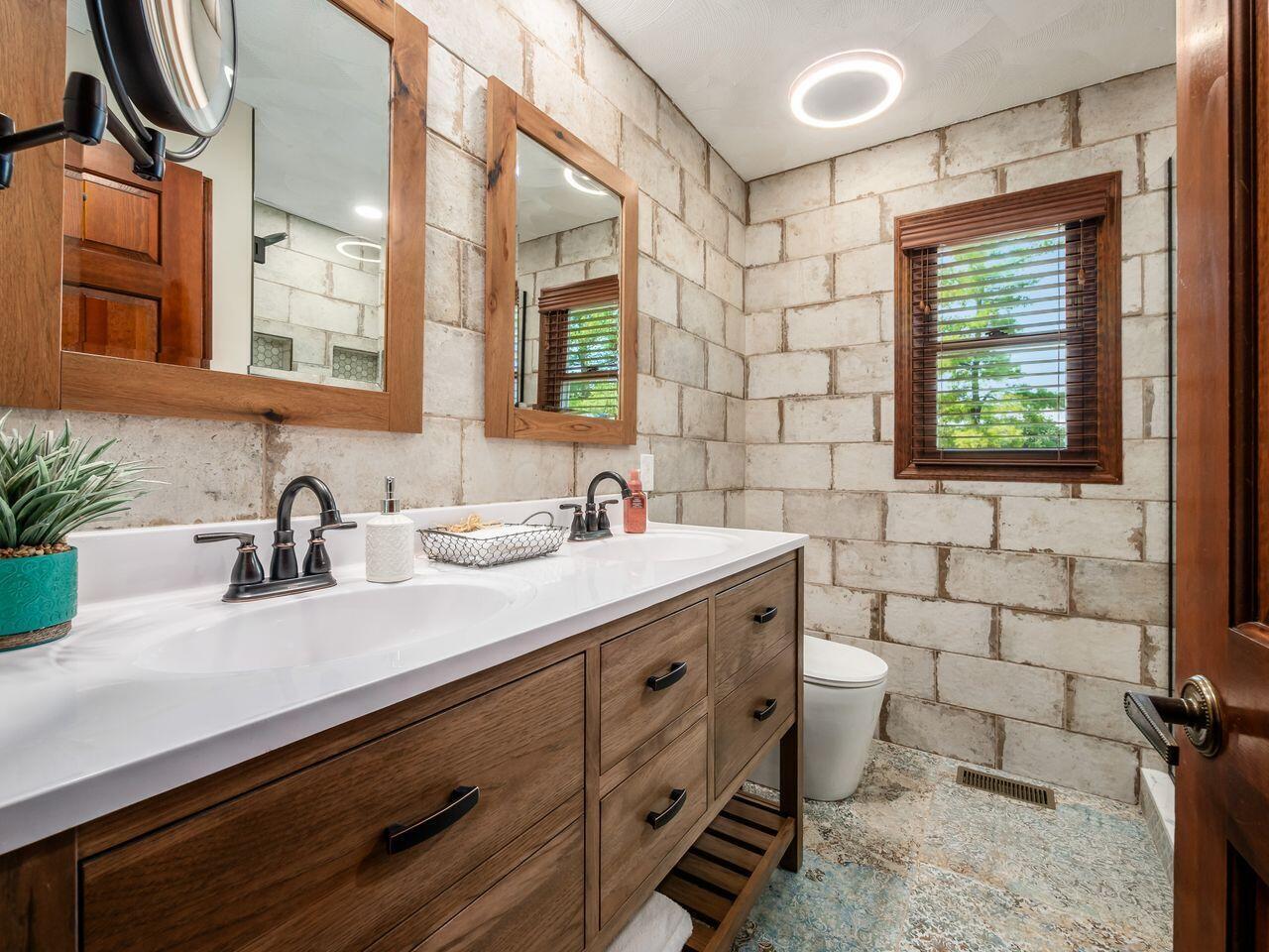 613 Valley Wood Court