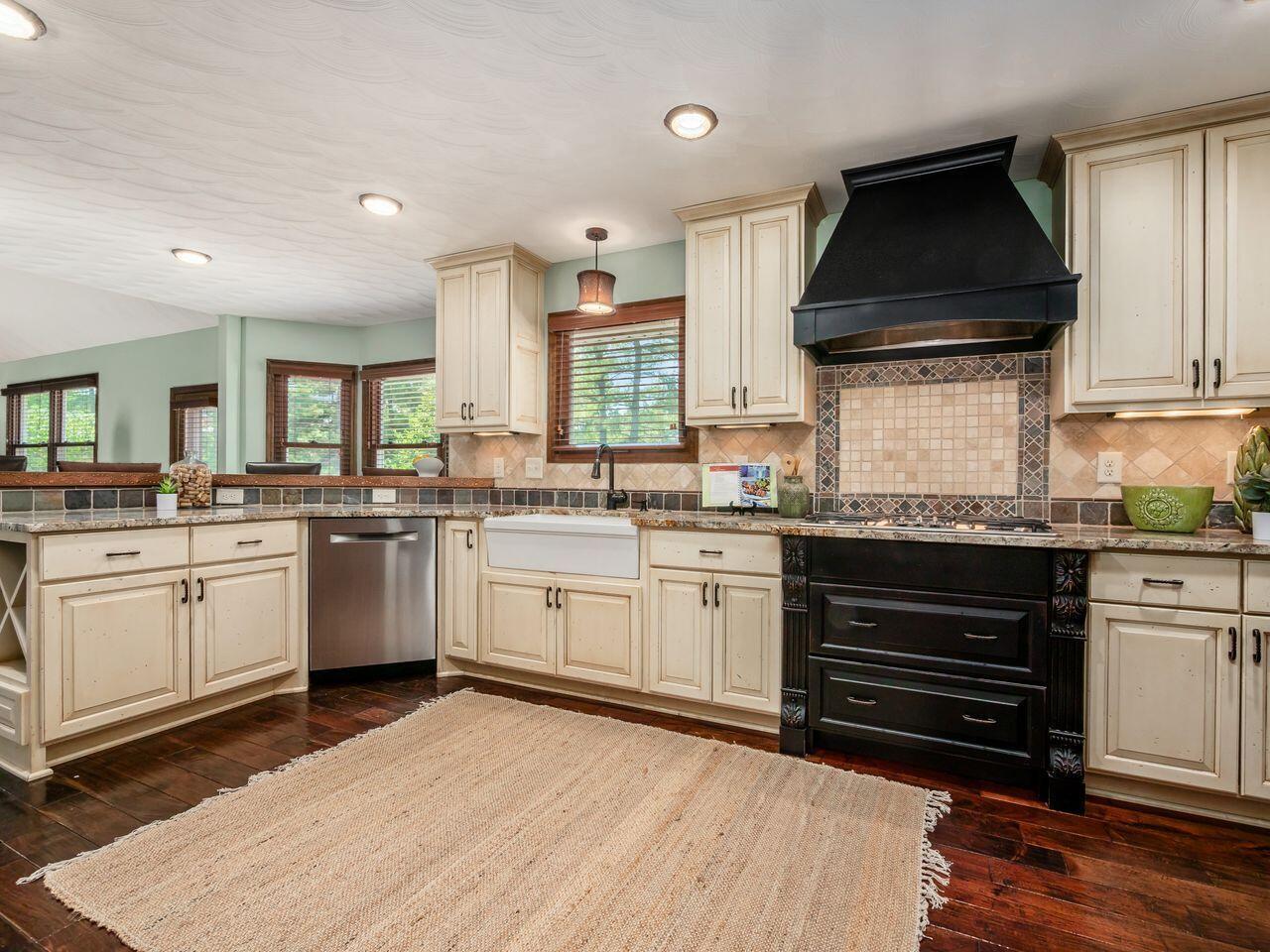 613 Valley Wood Court