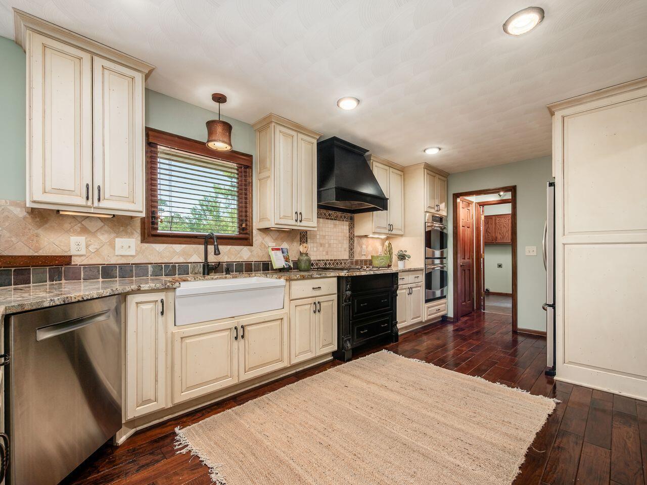 613 Valley Wood Court