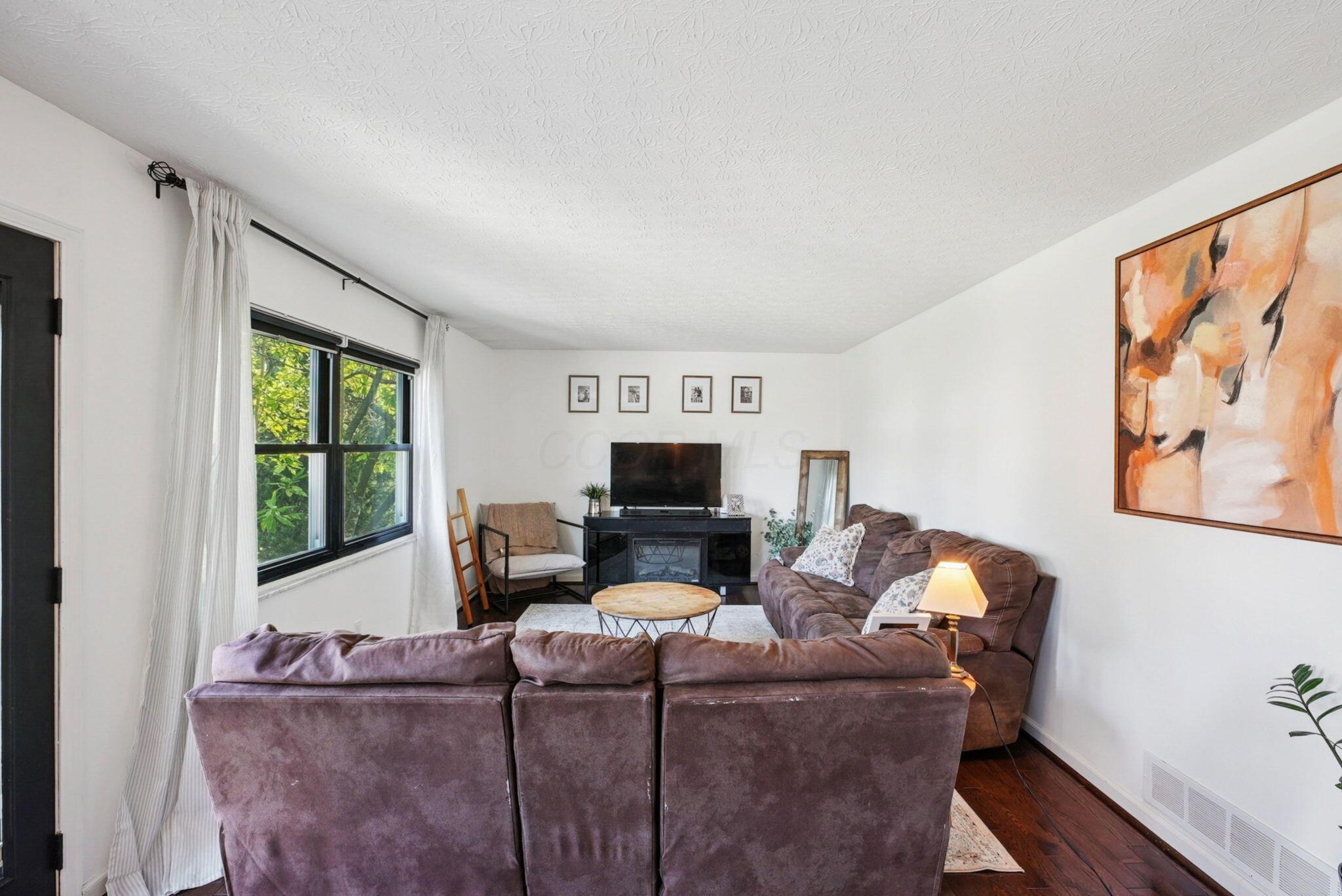 5318 Whispering Oak Boulevard