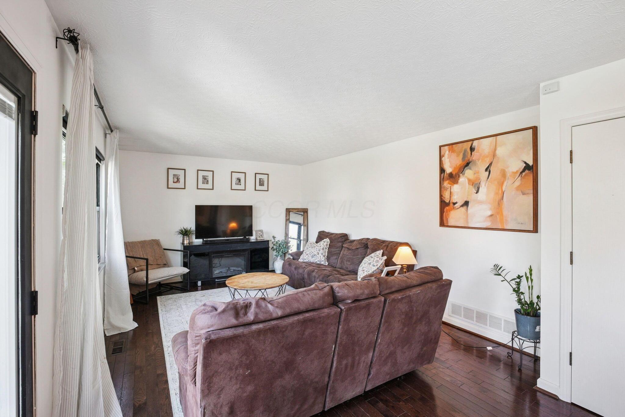 5318 Whispering Oak Boulevard