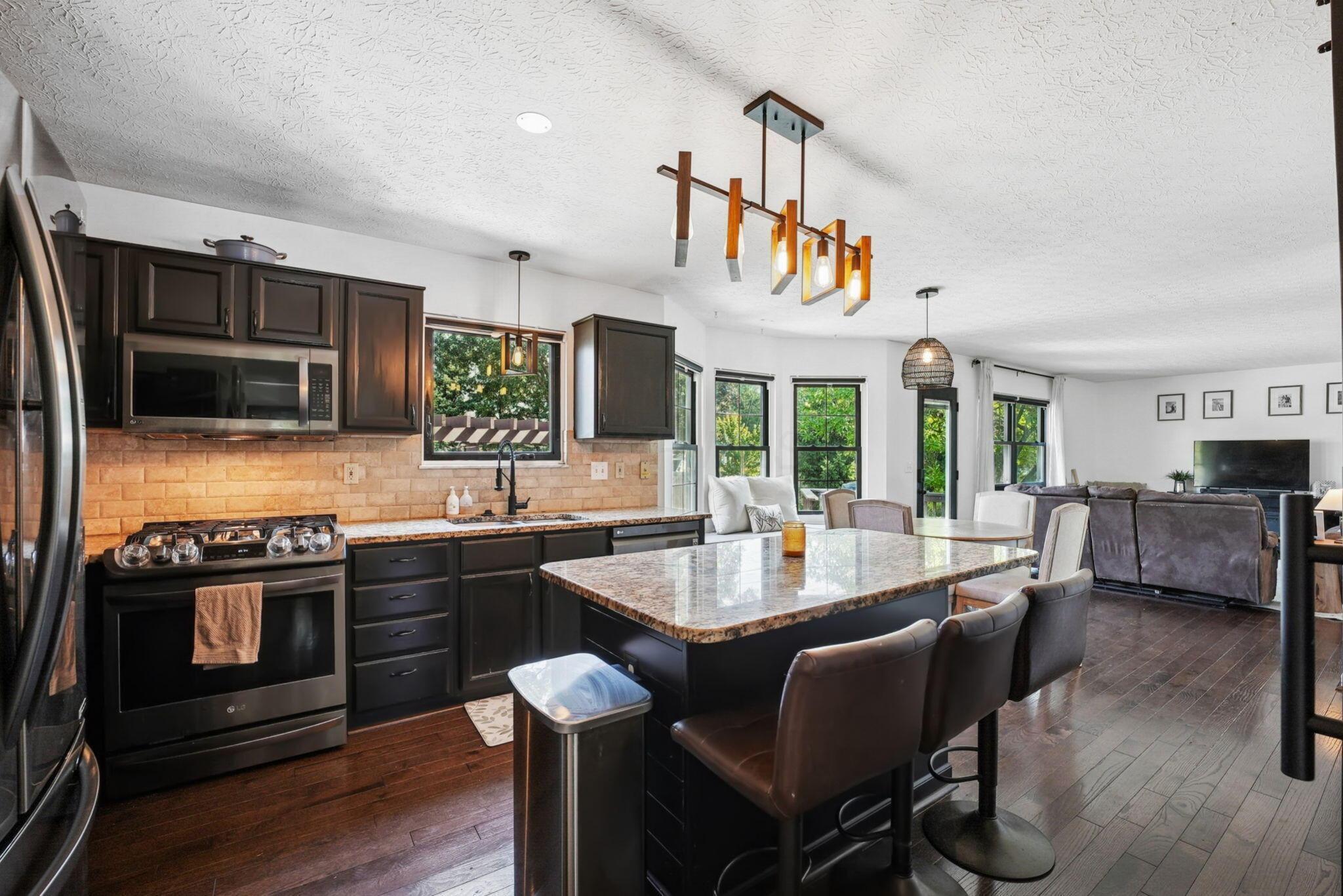 5318 Whispering Oak Boulevard