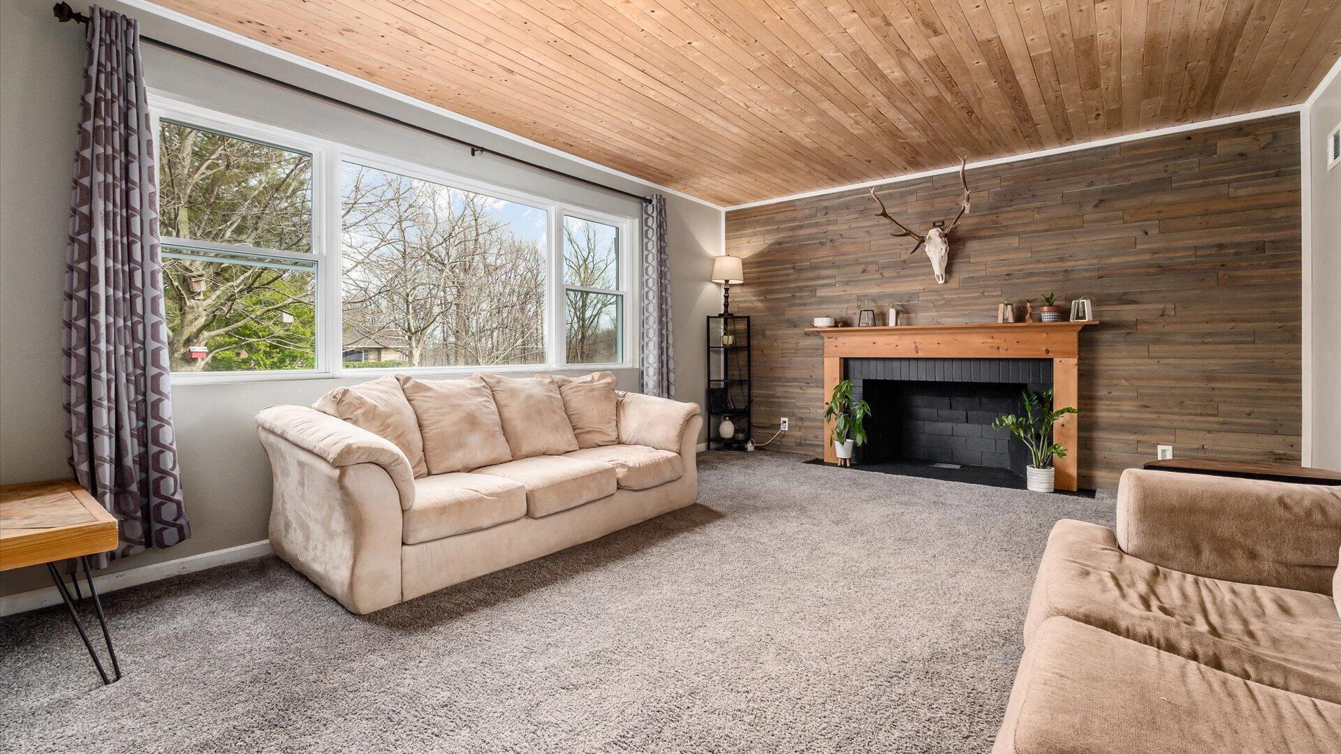 3125 E Highland Drive