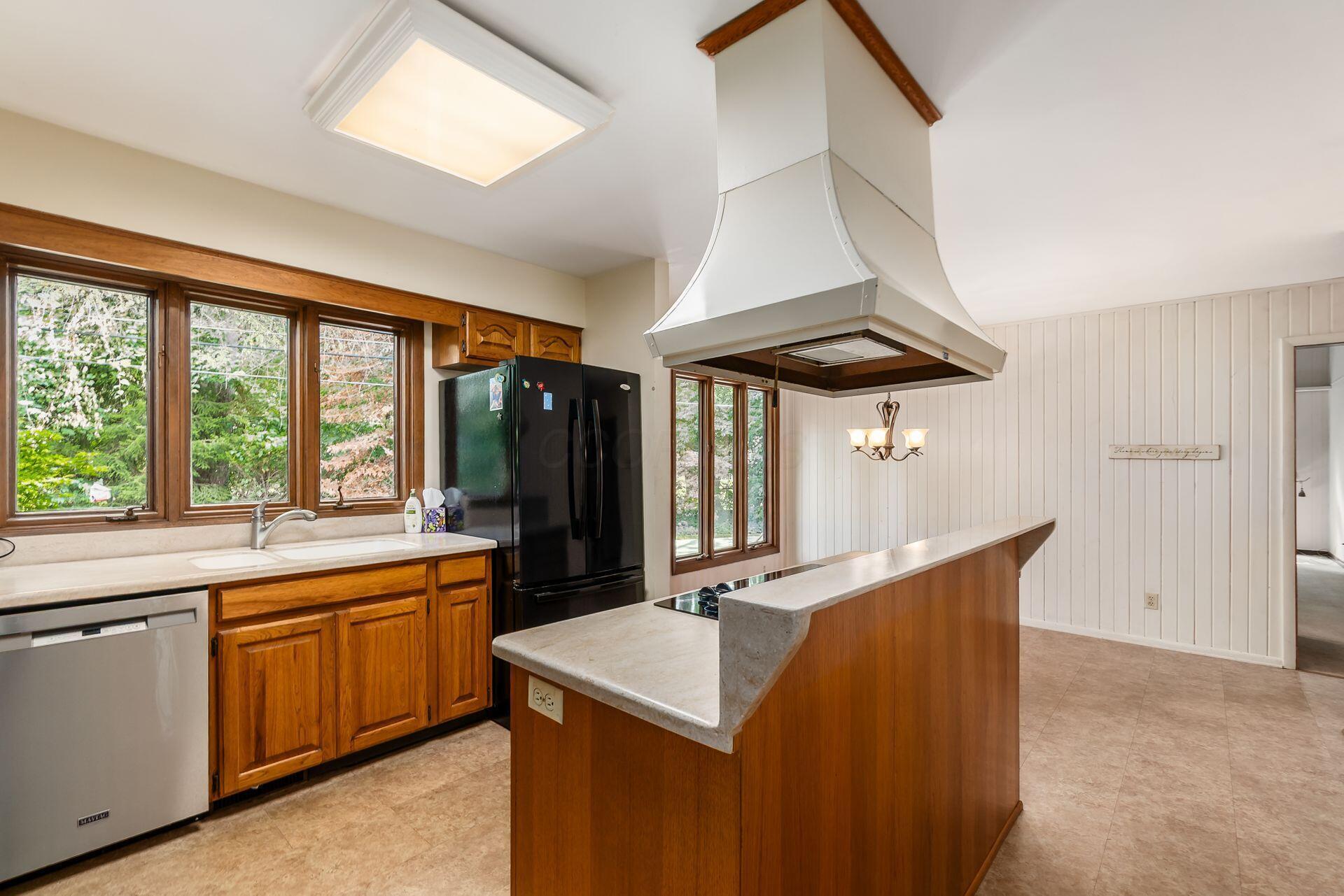182 Hillcrest Drive